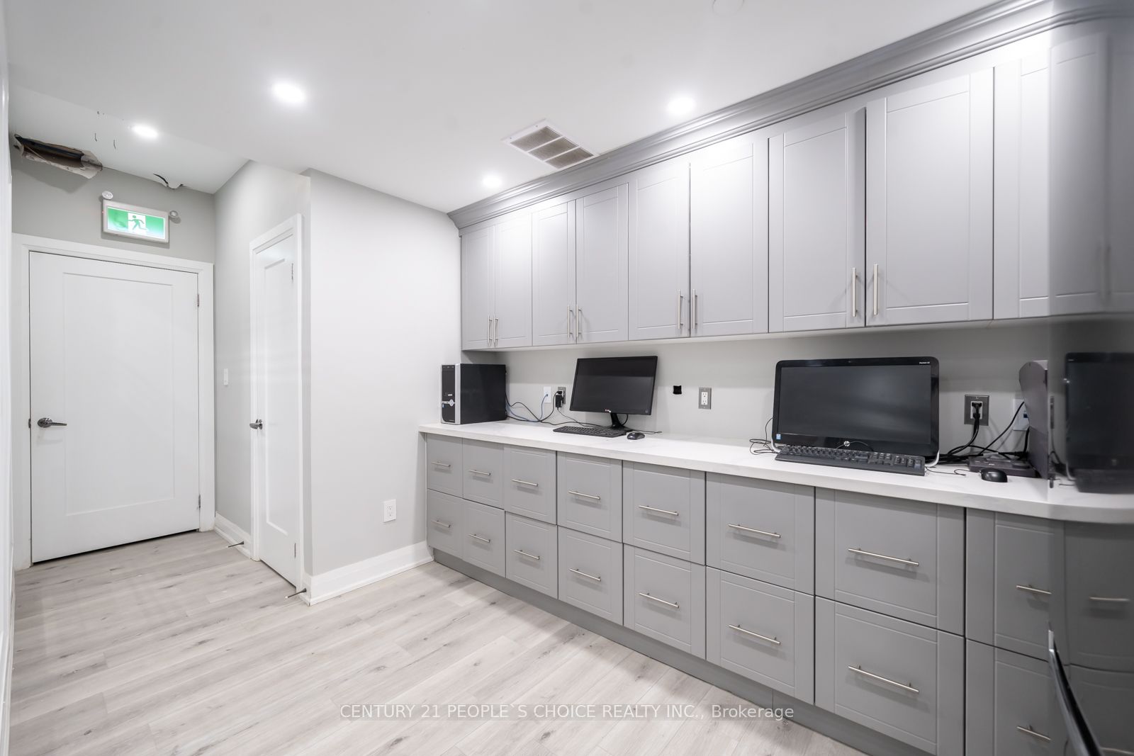 7956 Torbram Road 18 Property Photo 11