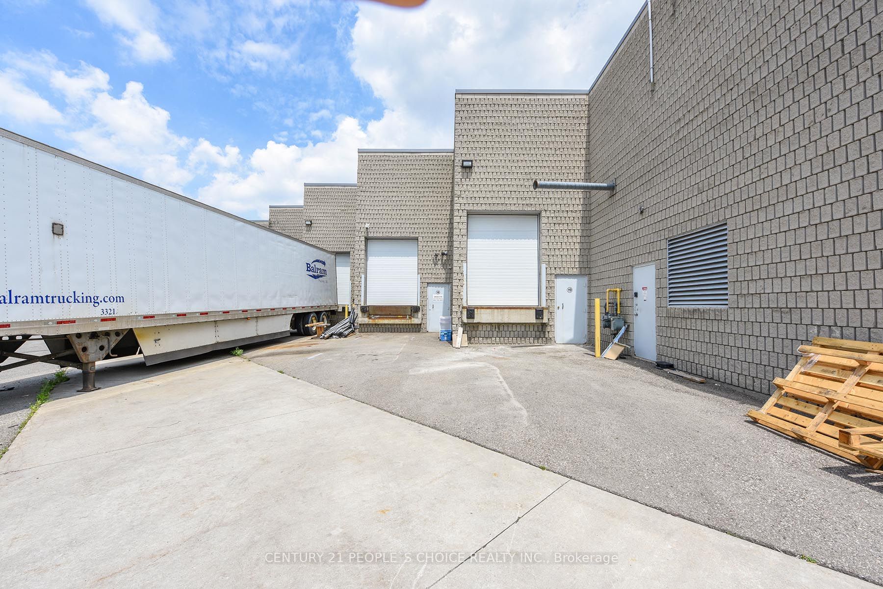 7956 Torbram Road 18 Property Photo 22