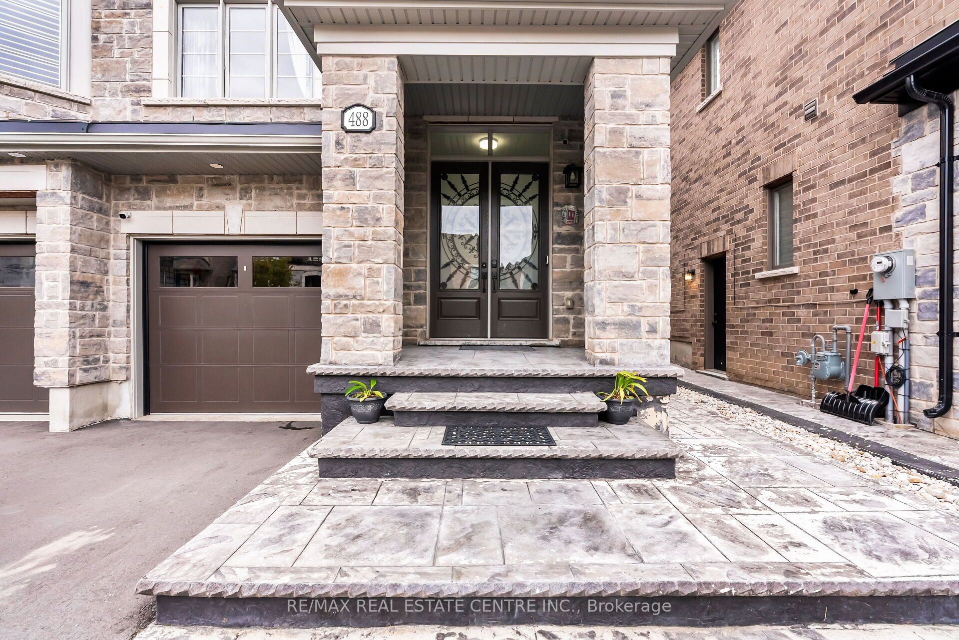 488 Parent Place Property Photo 2