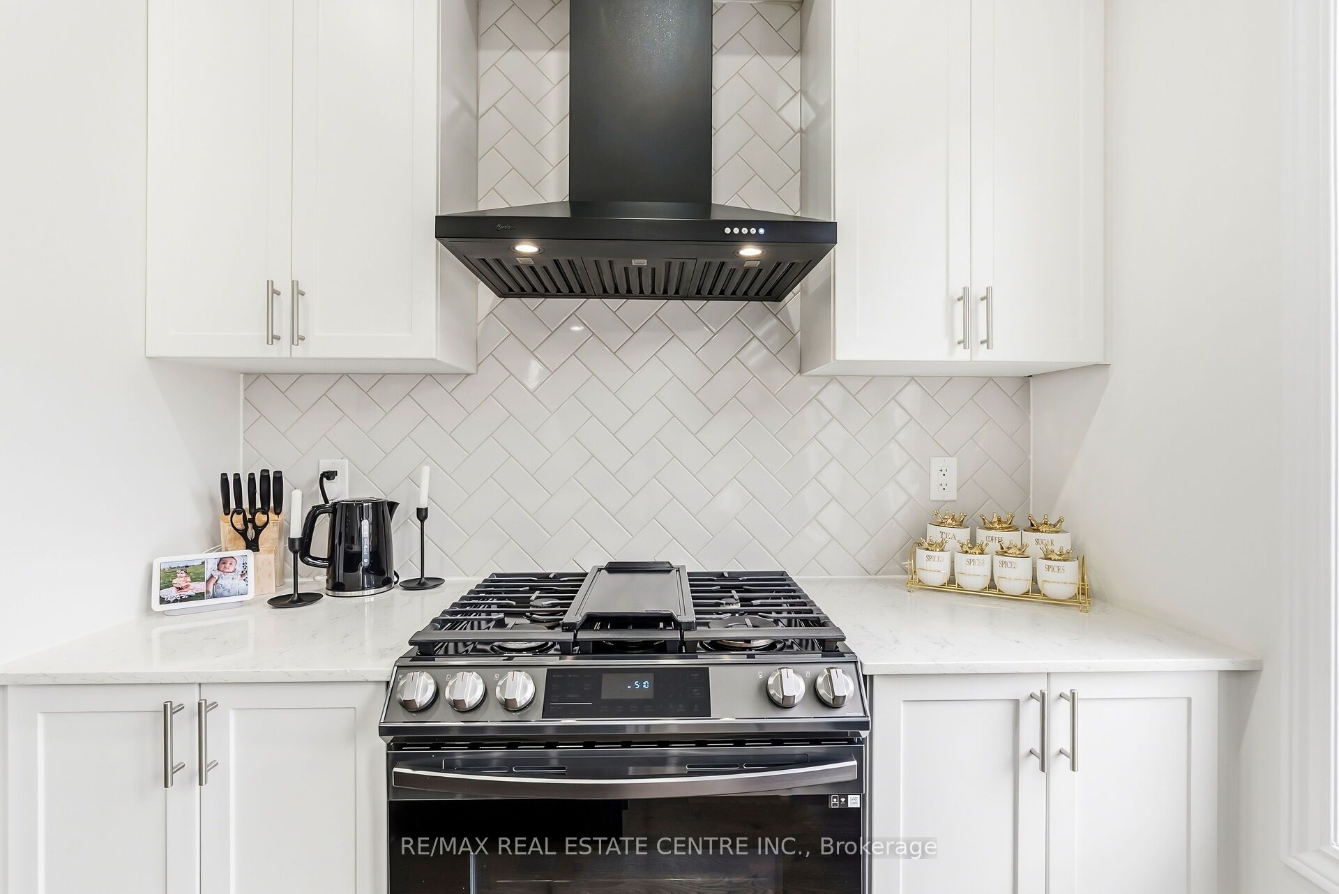 488 Parent Place Property Photo 17