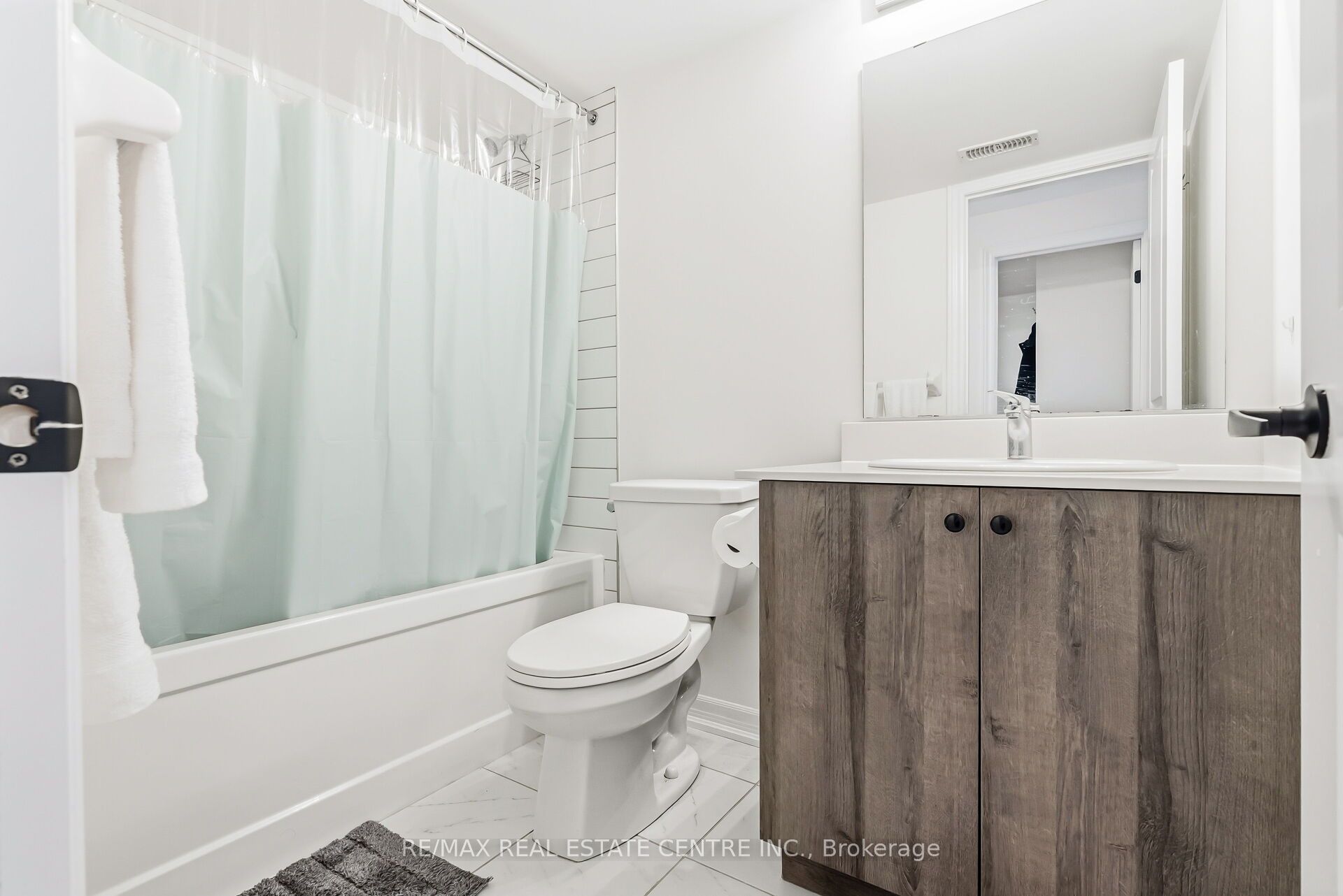 488 Parent Place Property Photo 39