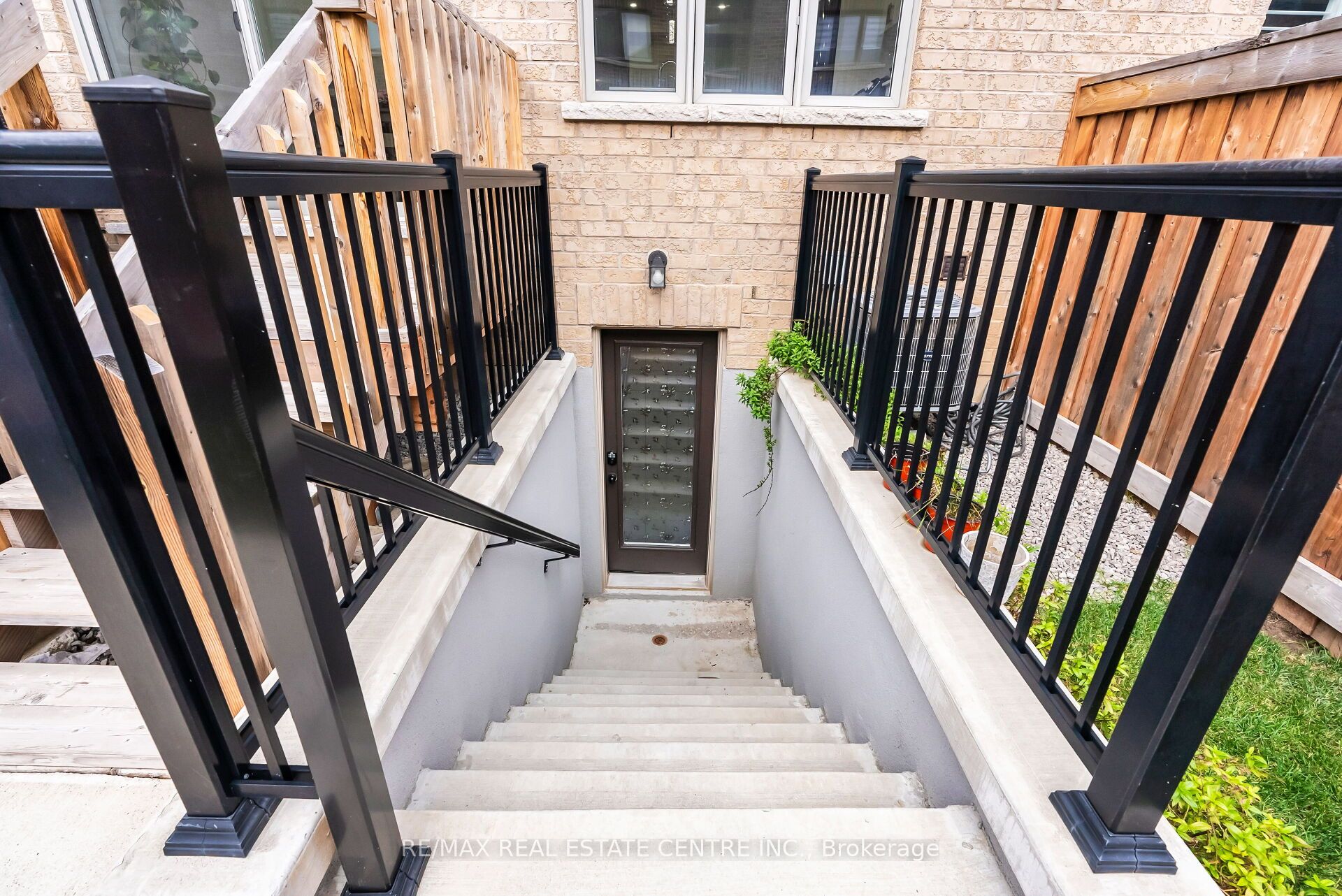 488 Parent Place Property Photo 40