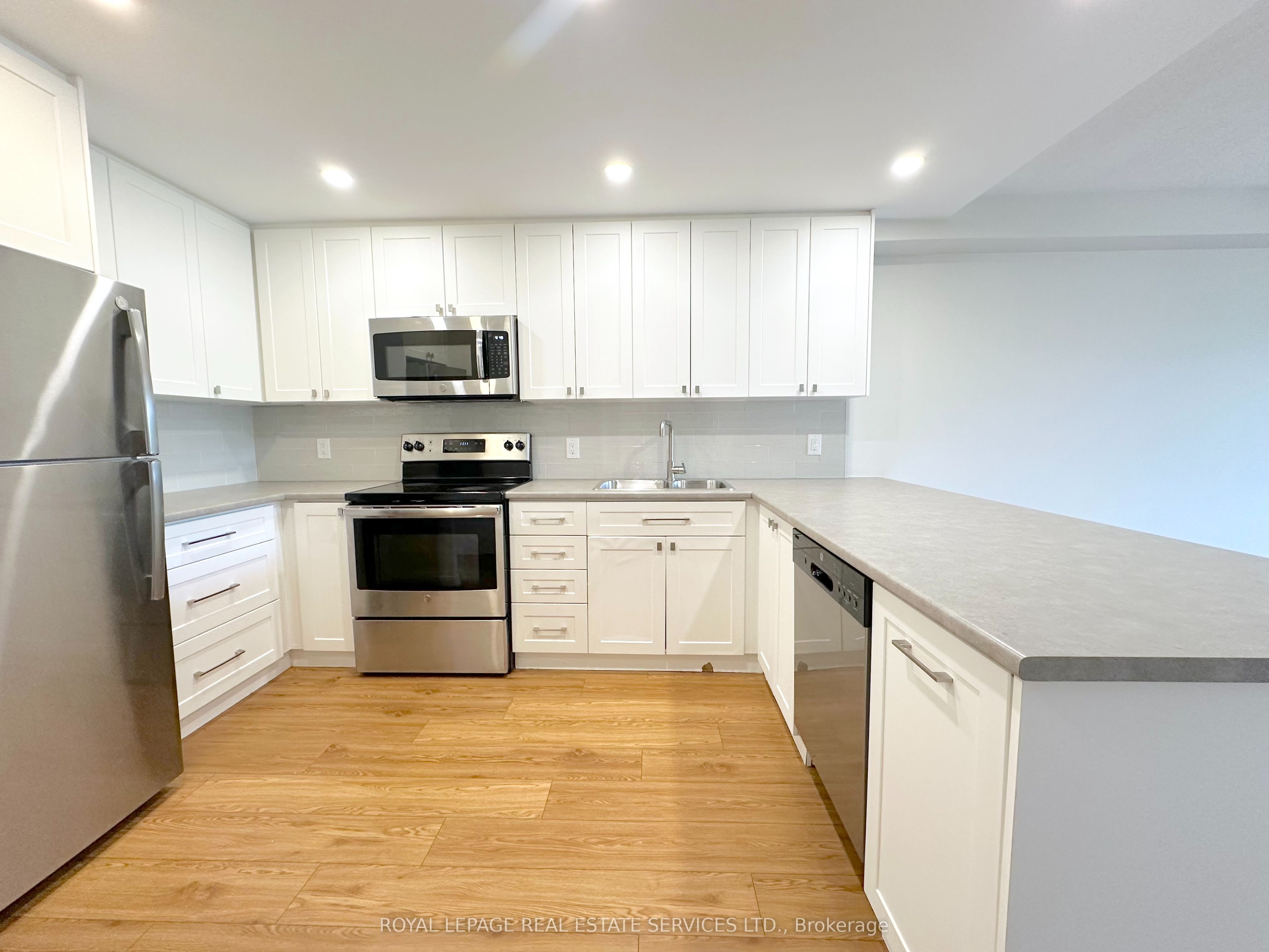 190 Clark Blvd Property Photo 2