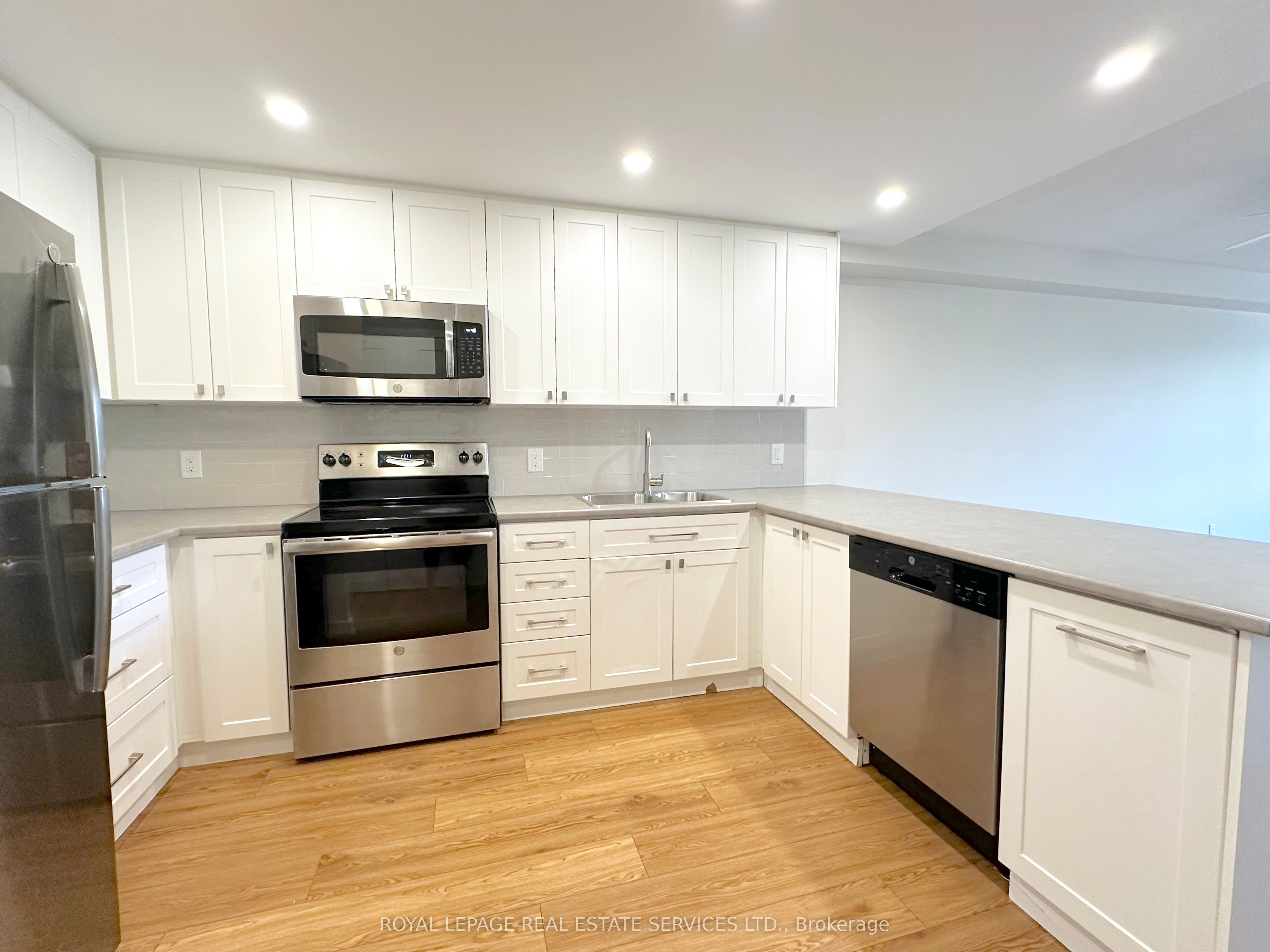 190 Clark Blvd Property Photo 3