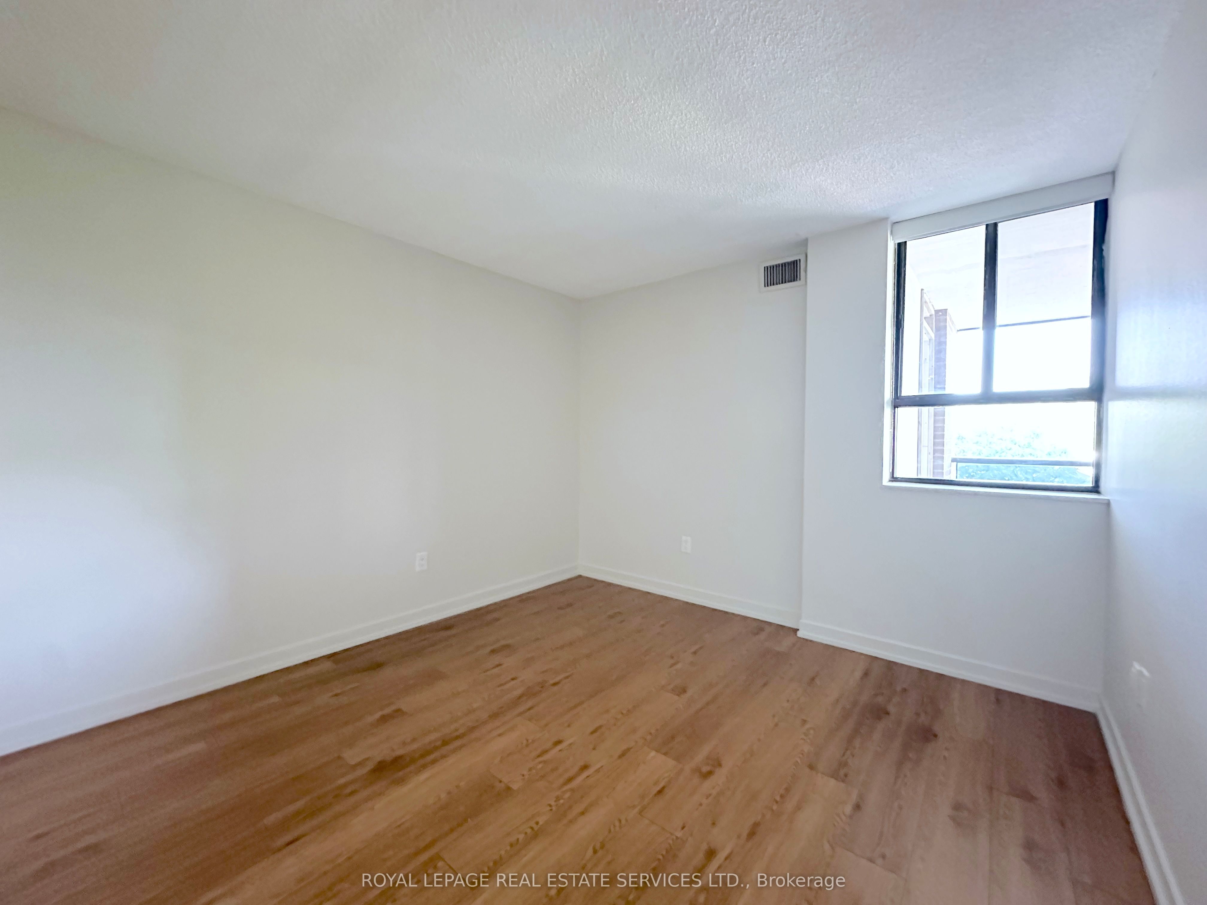 190 Clark Blvd Property Photo 8