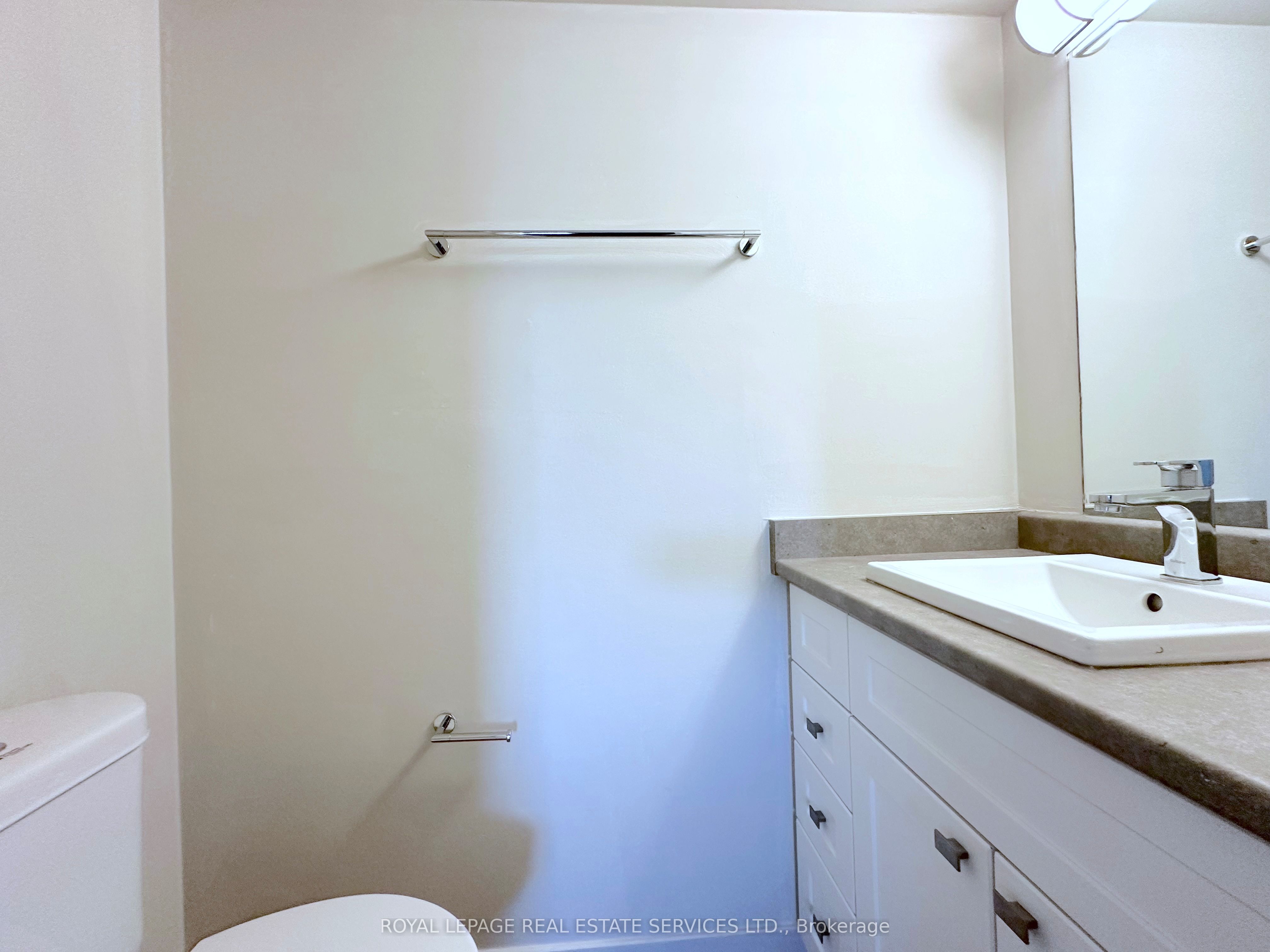 190 Clark Blvd Property Photo 12