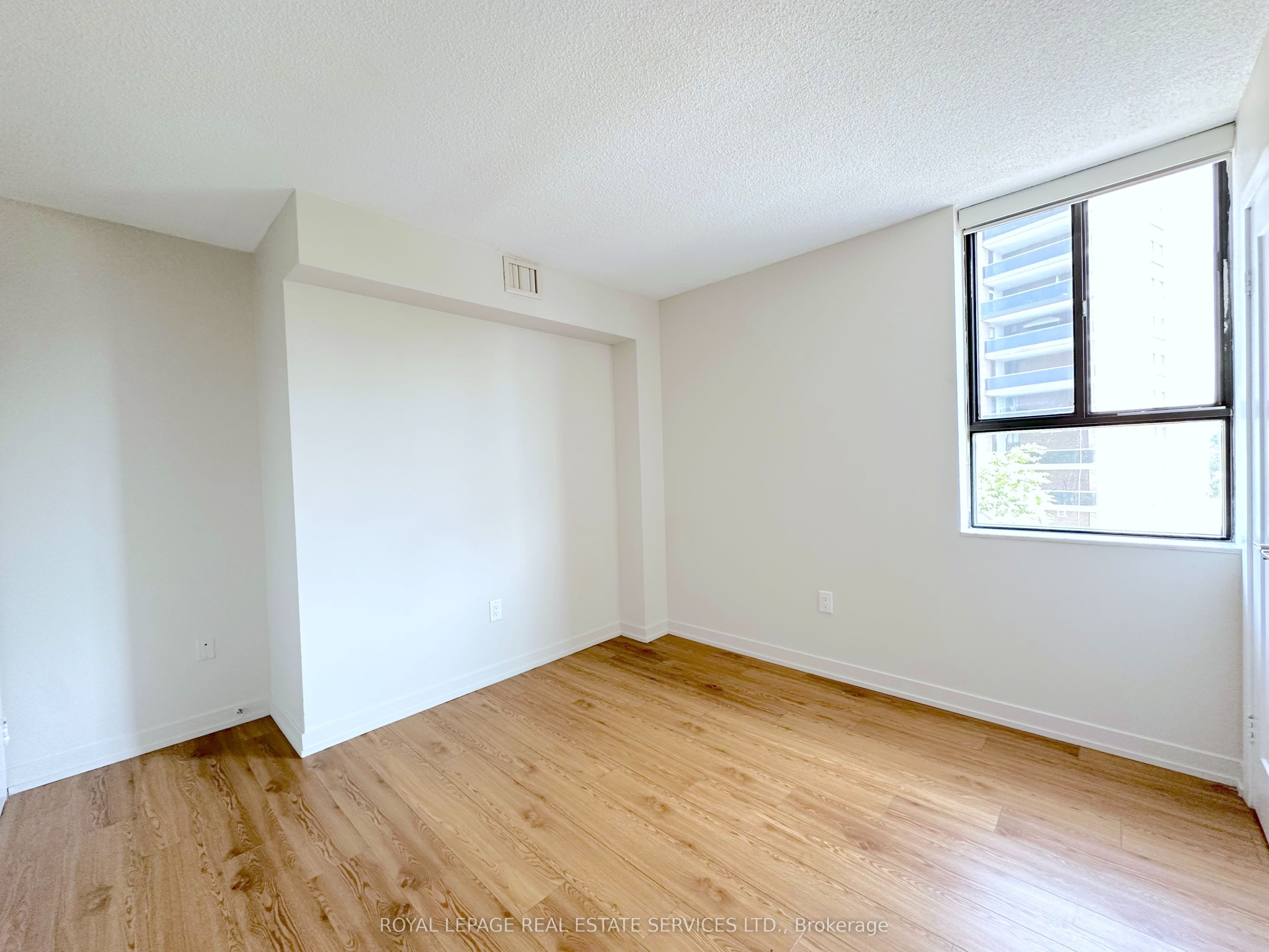 190 Clark Blvd Property Photo 14