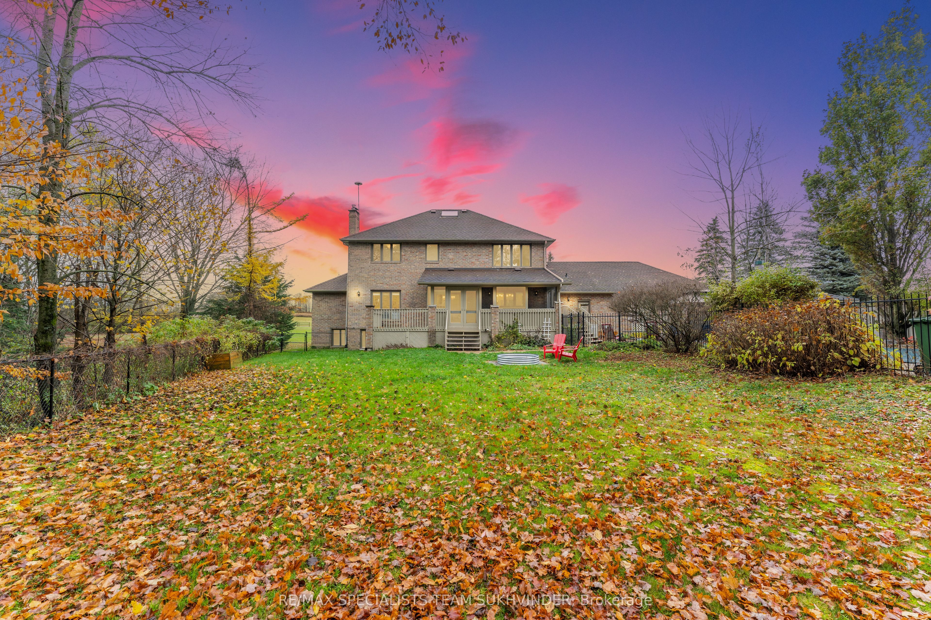 15 Country Lane Drive Property Photo 2