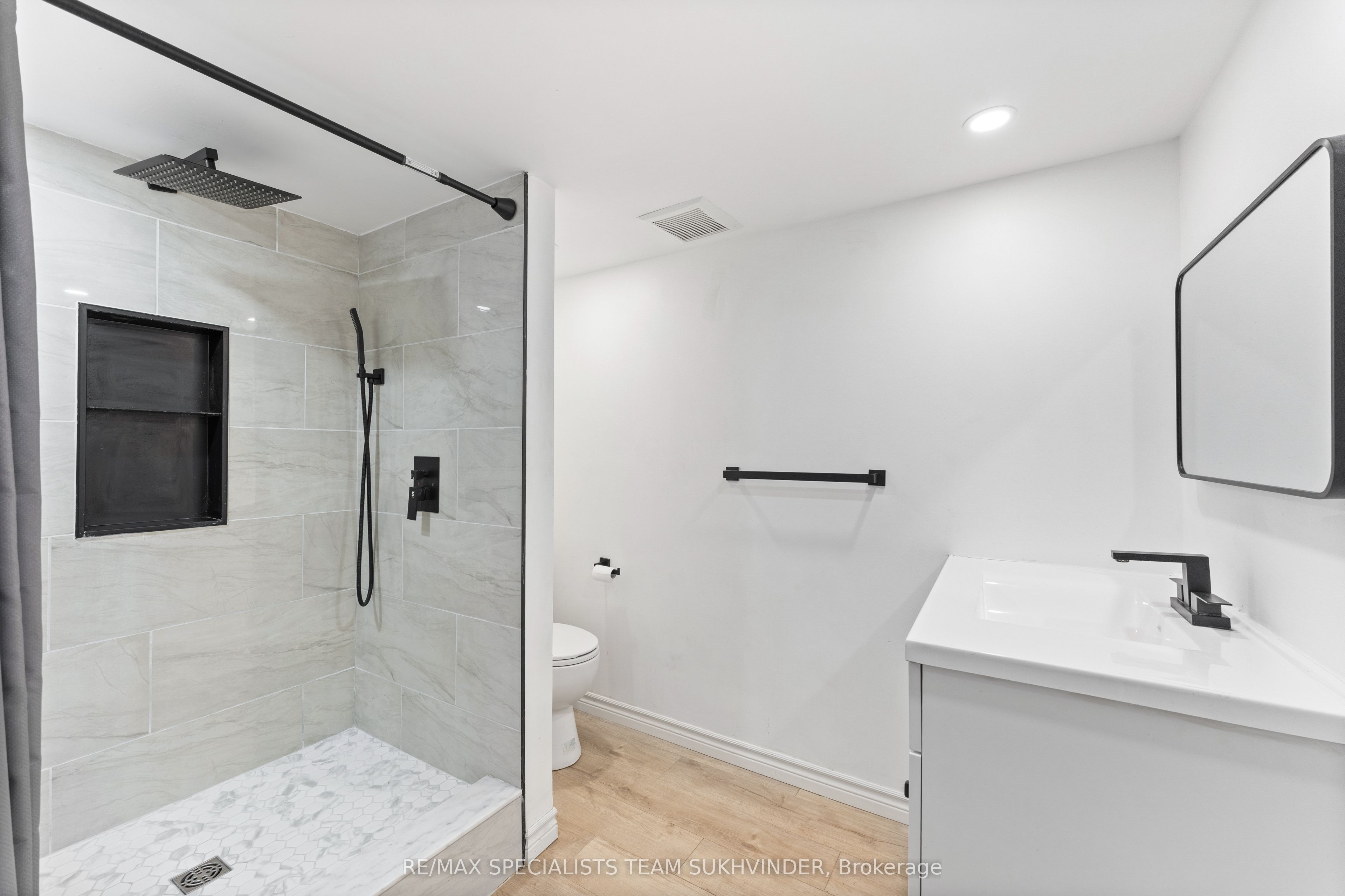 15 Country Lane Drive Property Photo 27