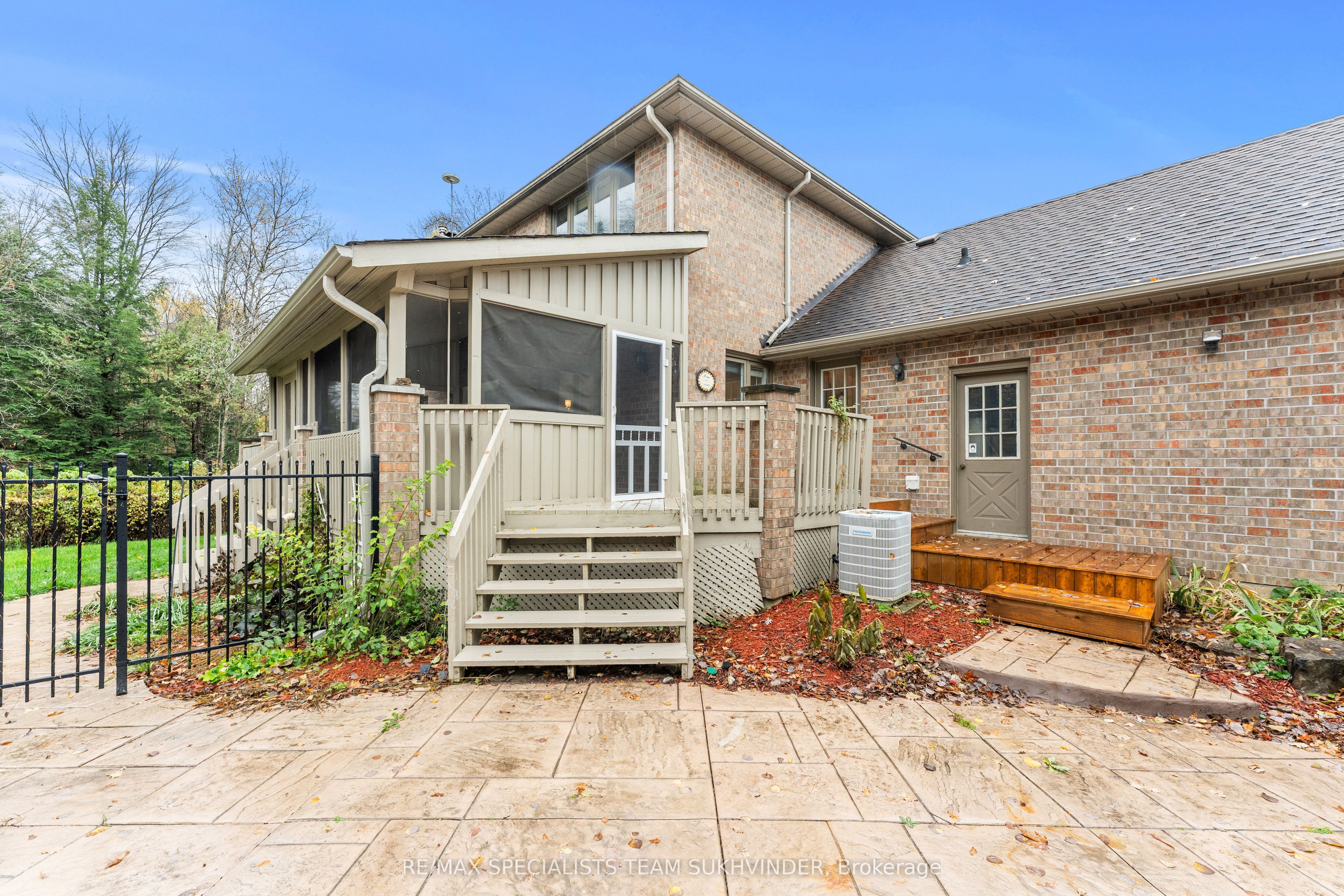 15 Country Lane Drive Property Photo 34