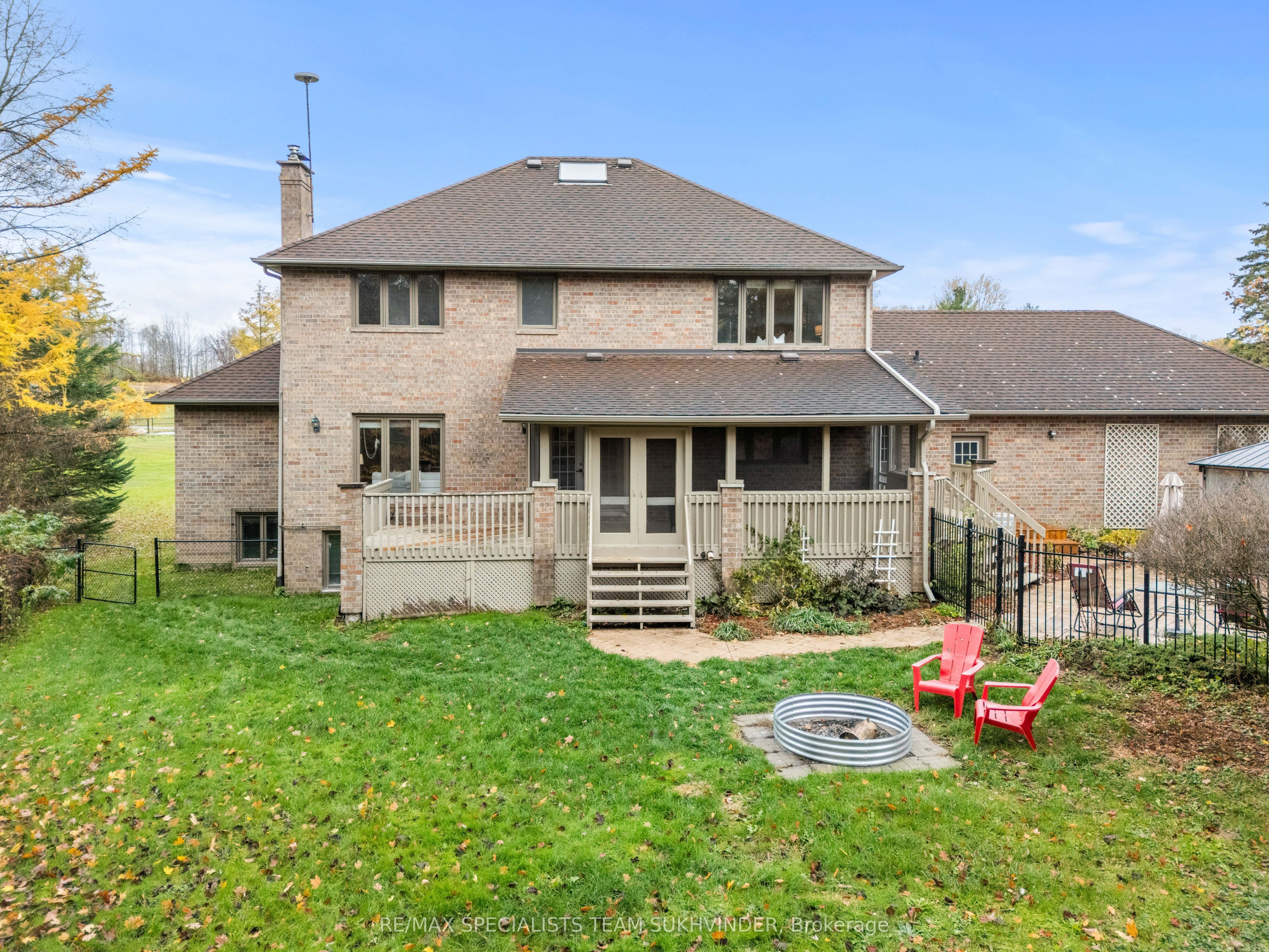 15 Country Lane Drive Property Photo 39