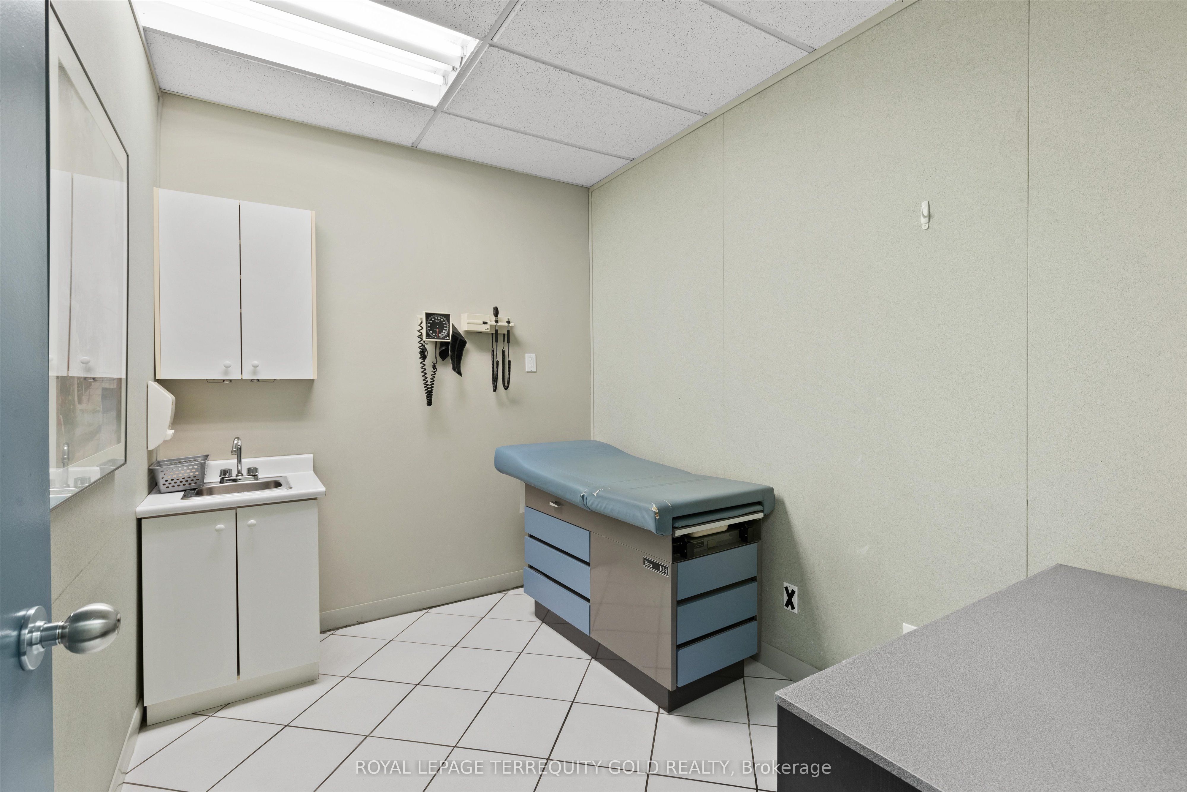 1662 & 1664 Dufferin Street Property Photo 15