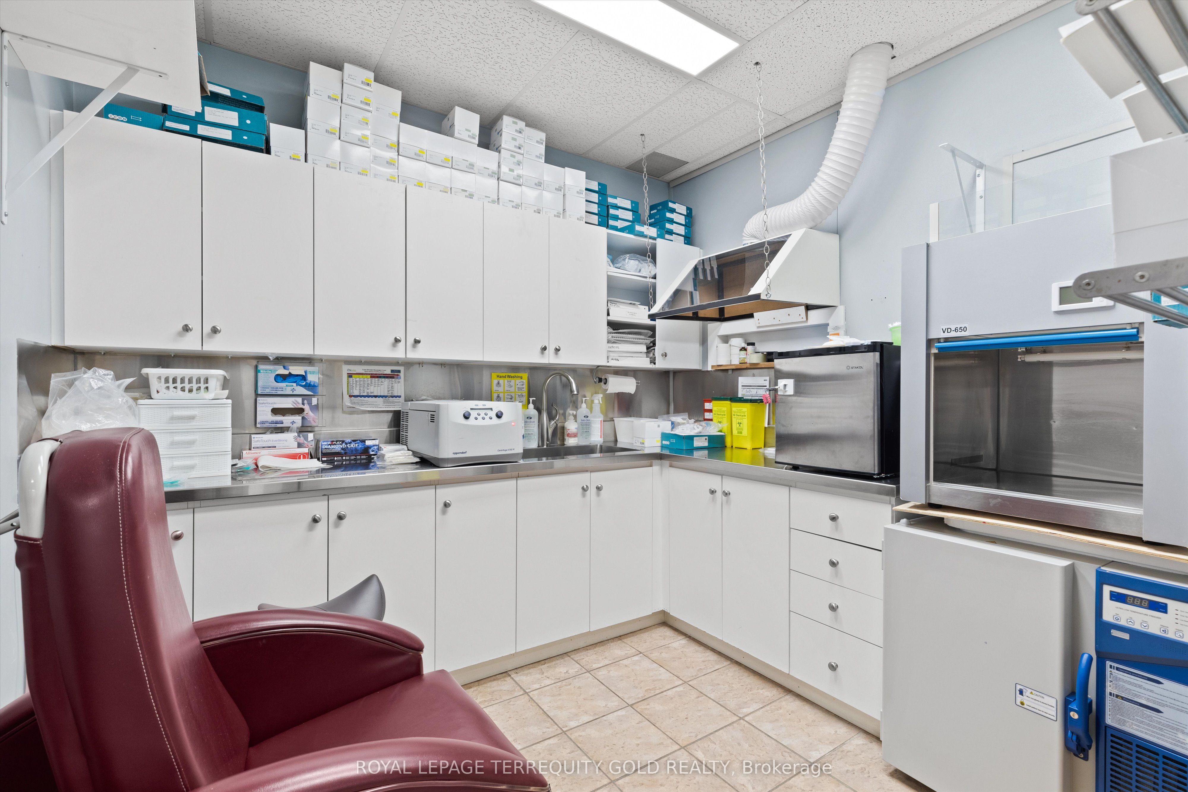 1662 & 1664 Dufferin Street Property Photo 17