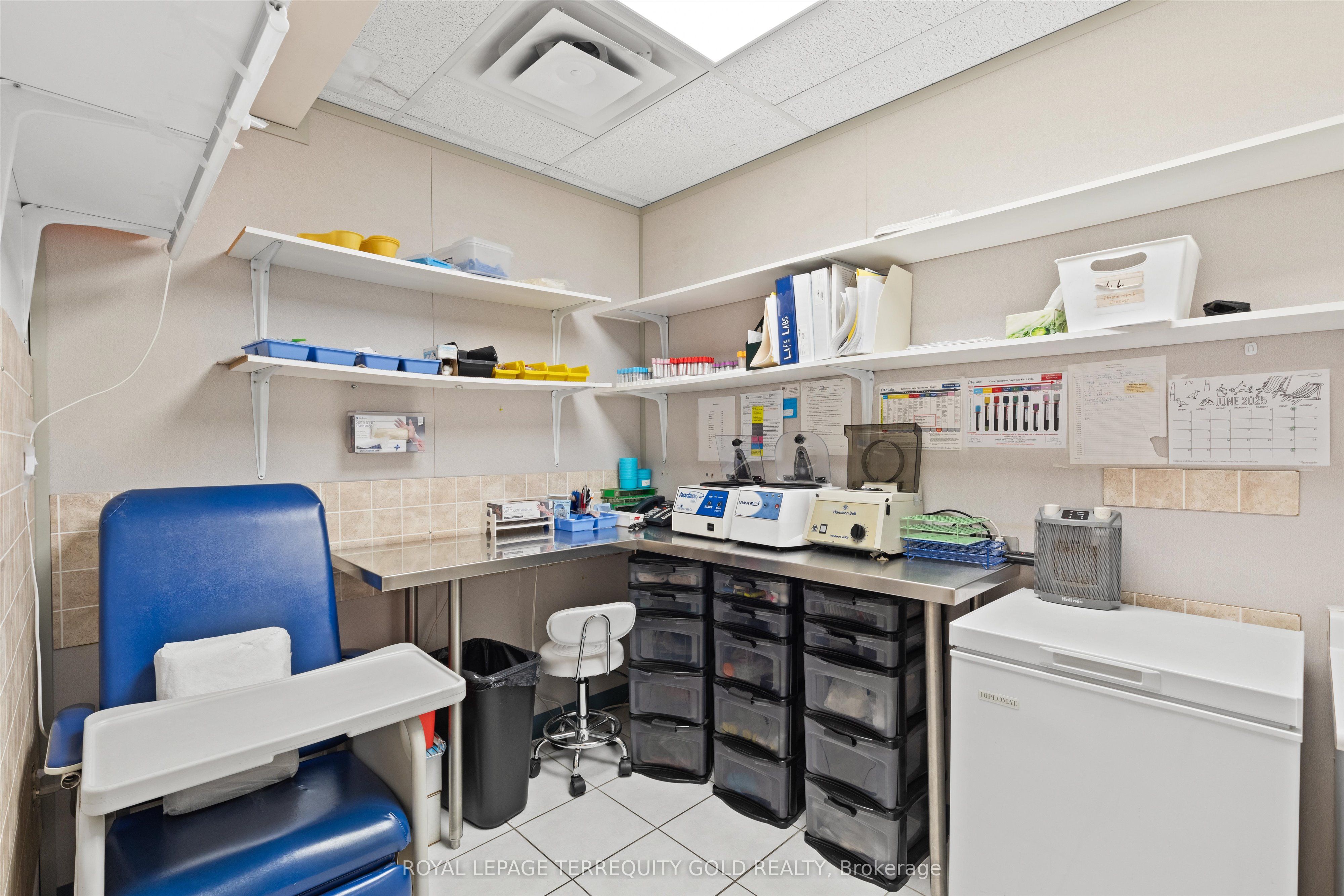 1662 & 1664 Dufferin Street Property Photo 21