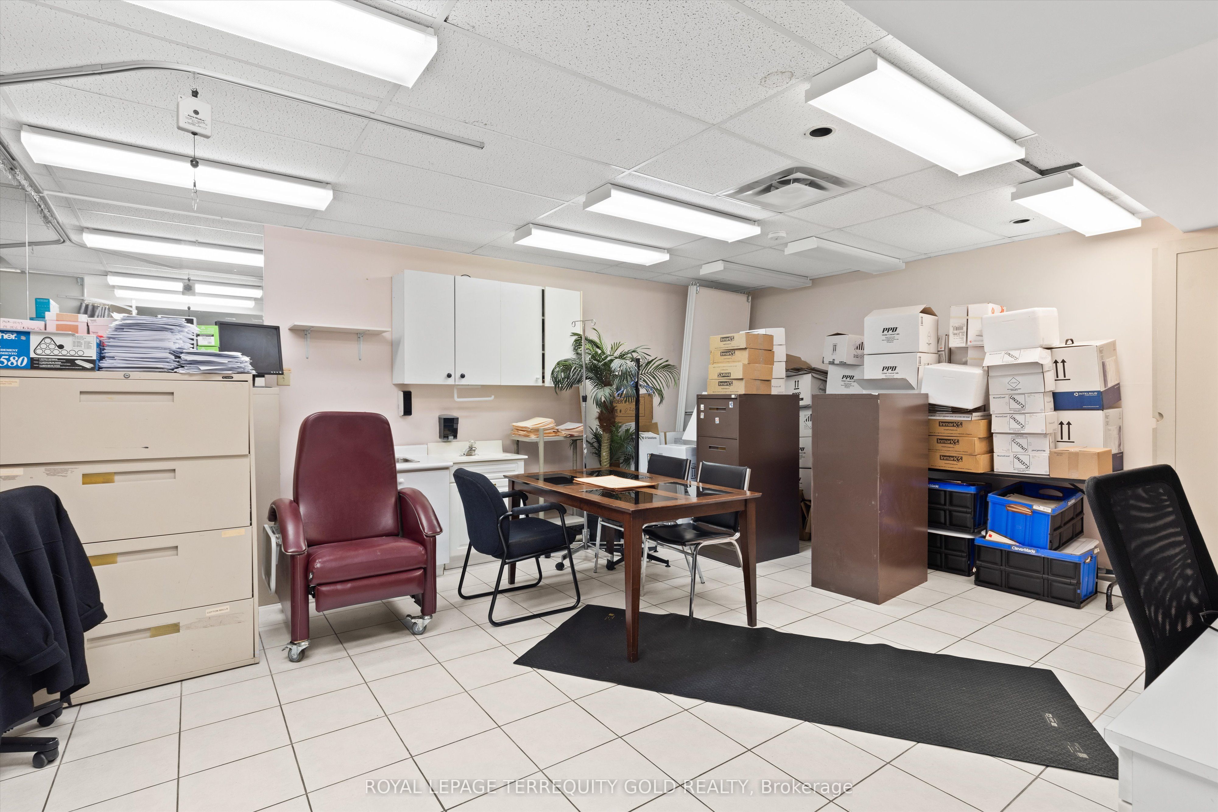 1662 & 1664 Dufferin Street Property Photo 22