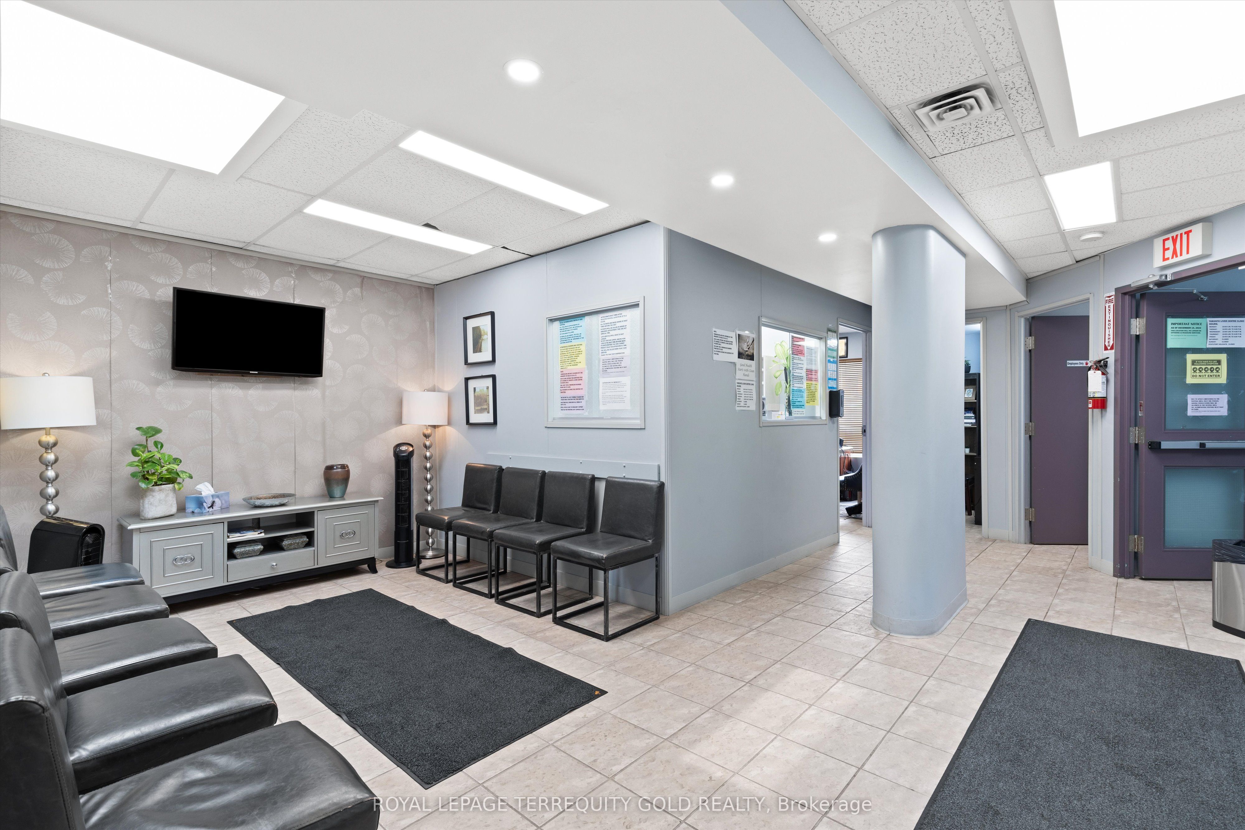 1662 & 1664 Dufferin Street Property Photo 23