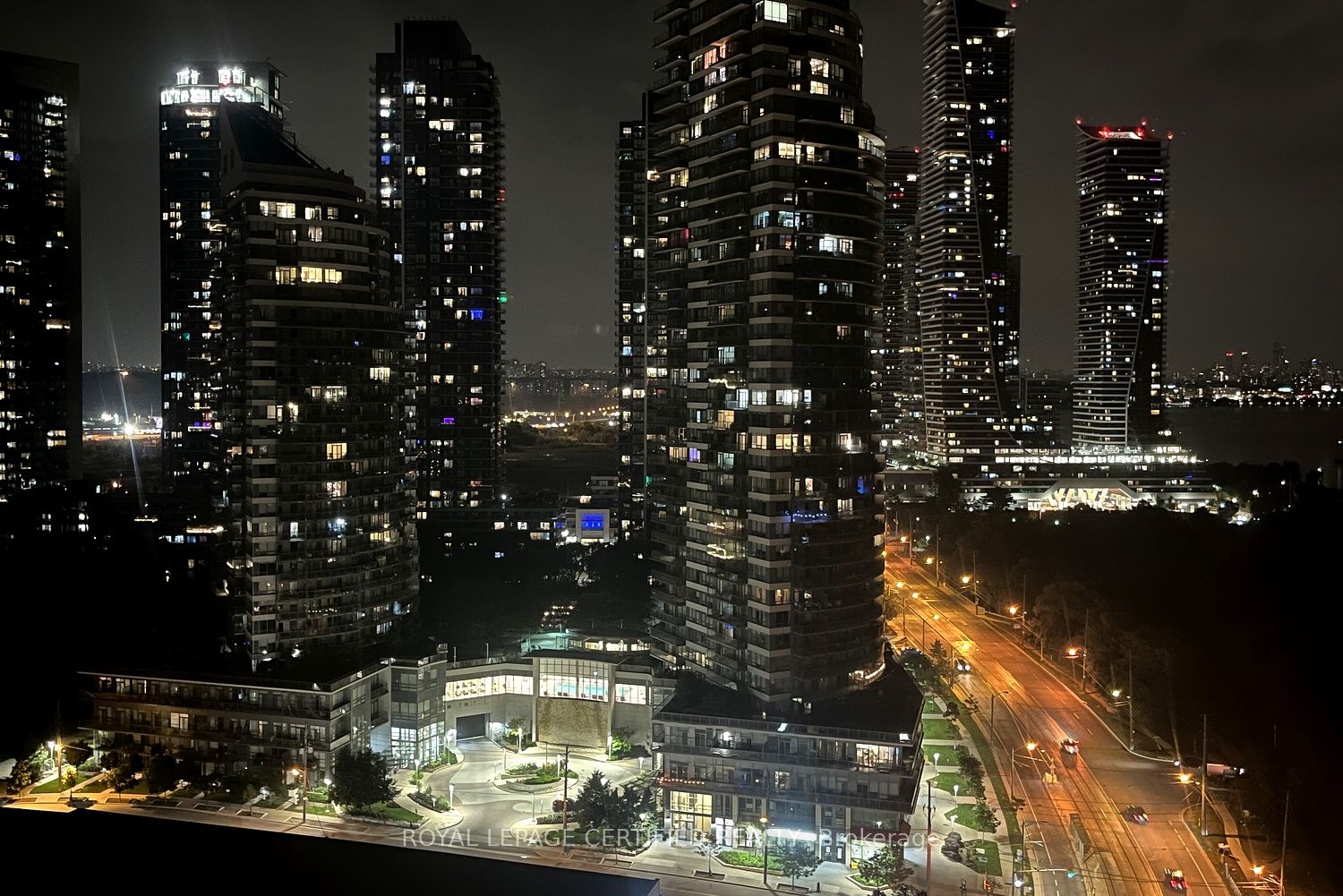 2269 Lake Shore Boulevard W 2302 Property Photo 1