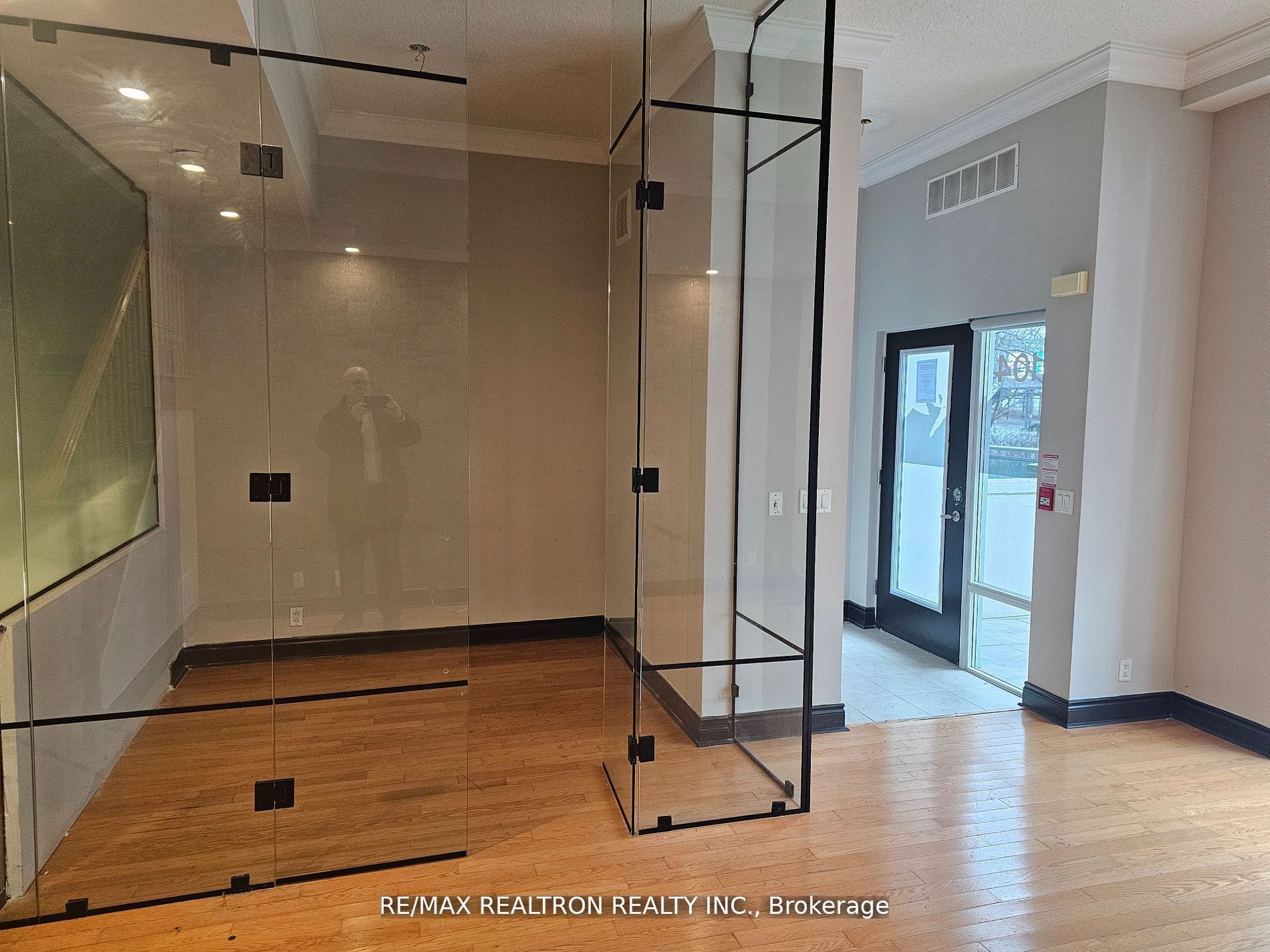 3939 Duke Of York Blvd Property Photo 3