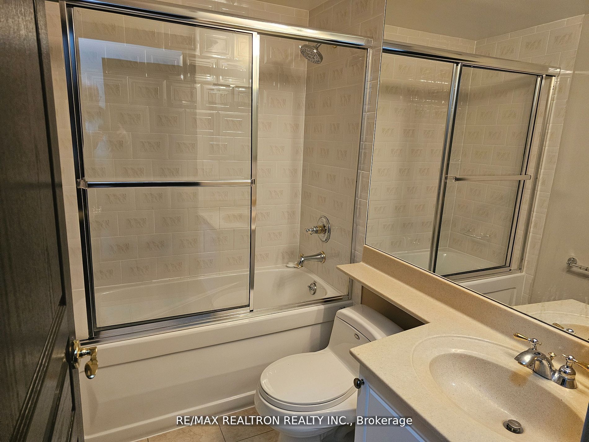 3939 Duke Of York Blvd Property Photo 6