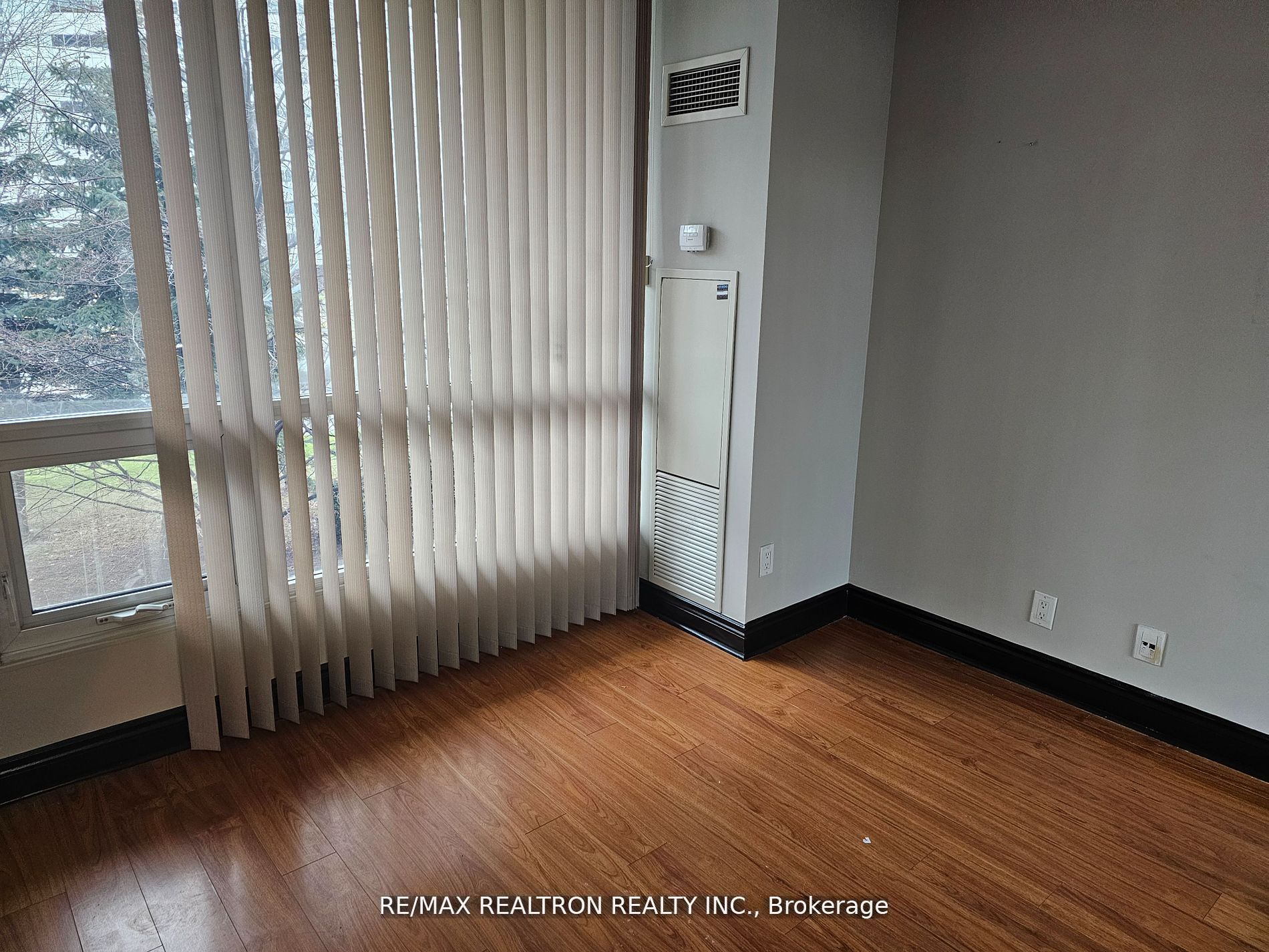 3939 Duke Of York Blvd Property Photo 7