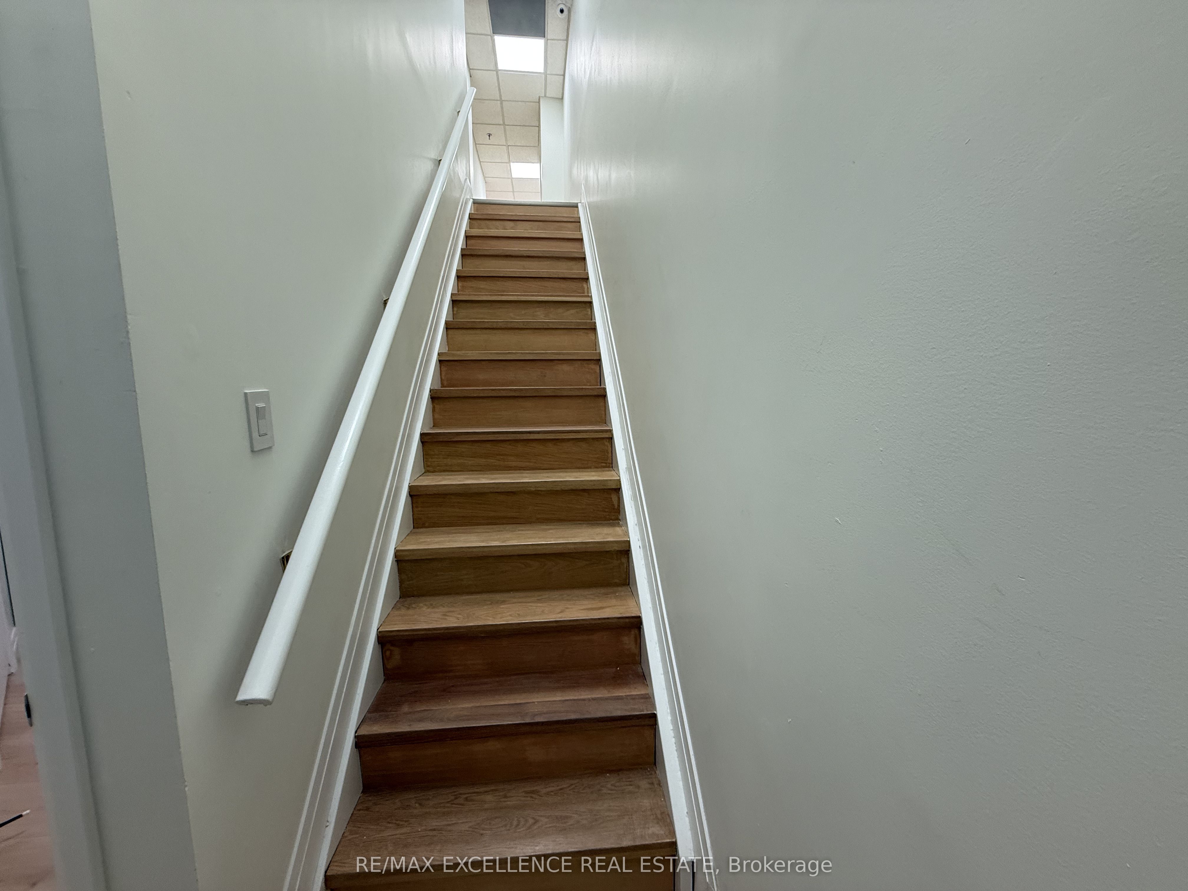 5484 Tomken Road 4 Property Photo 4