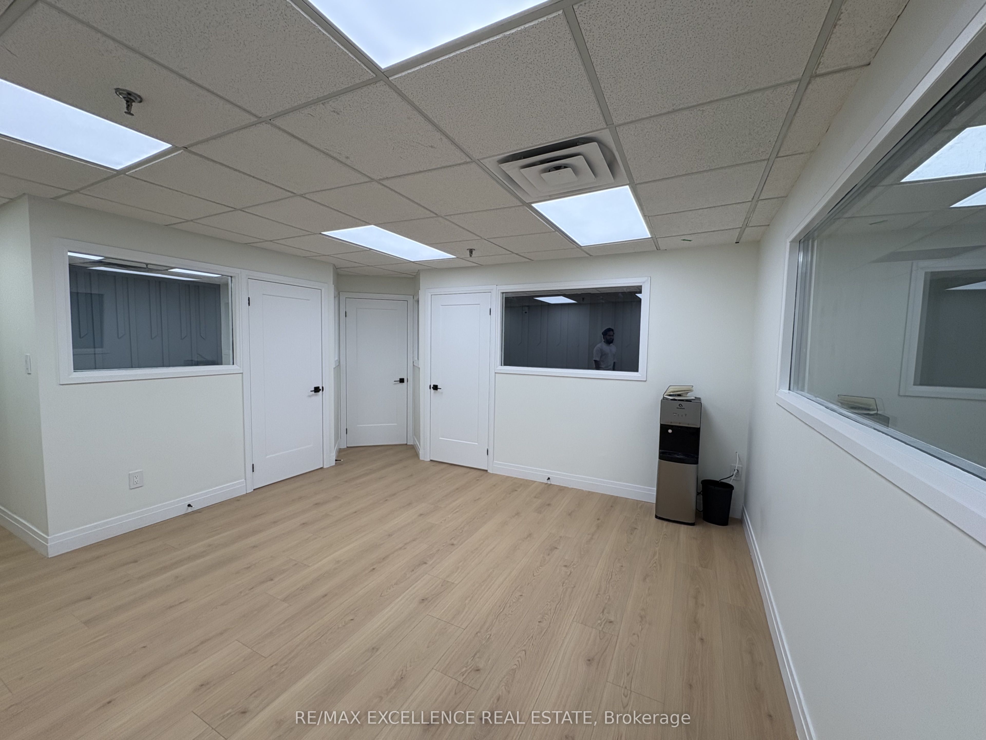 5484 Tomken Road 4 Property Photo 5