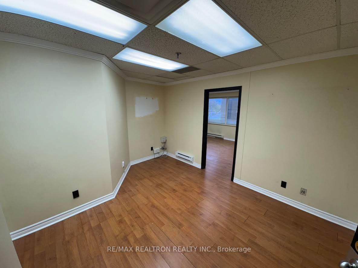 1018 Finch Avenue W 223 Property Photo 11