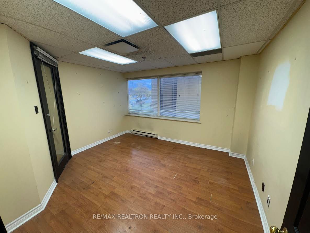 1018 Finch Avenue W 223 Property Photo 12