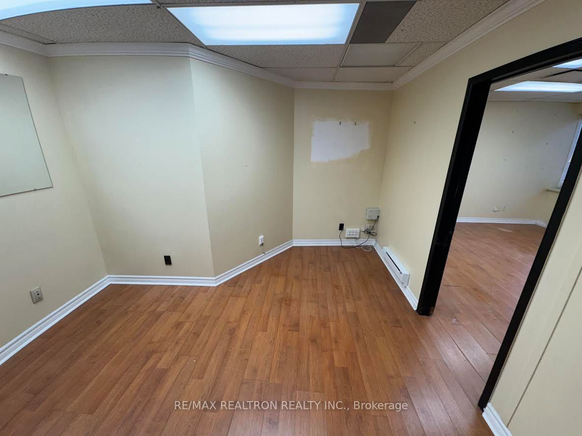 1018 Finch Avenue W 223 Property Photo 13