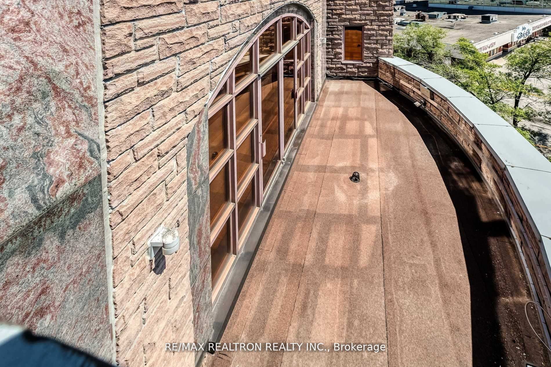 1018 Finch Avenue W 223 Property Photo 14