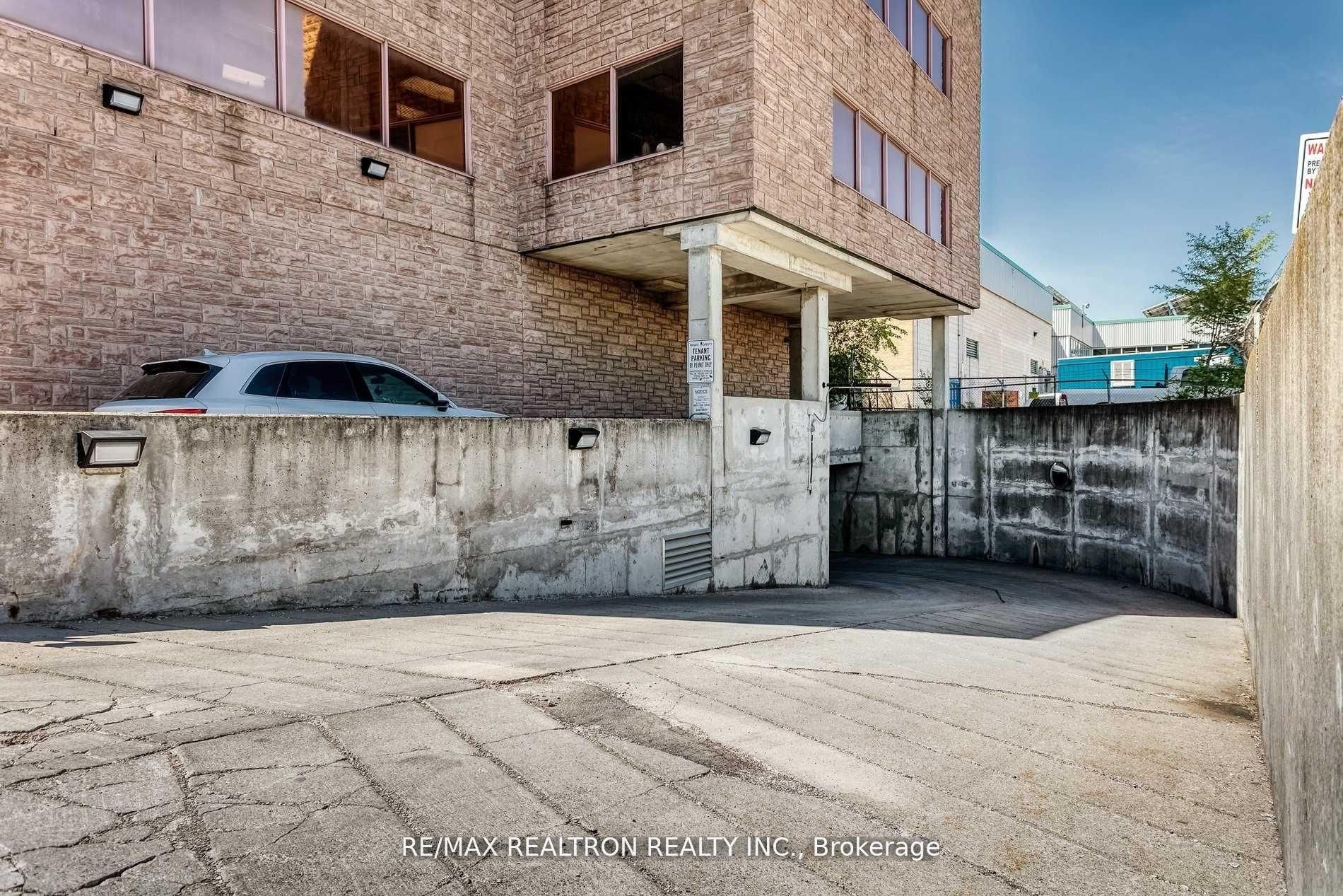 1018 Finch Avenue W 223 Property Photo 15