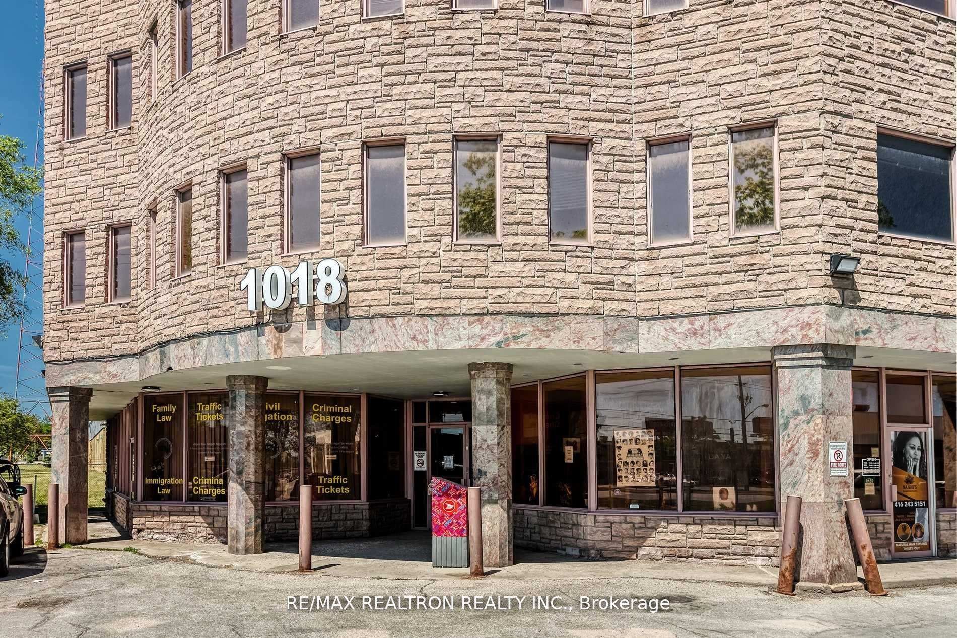 1018 Finch Avenue W 404 Property Photo 3