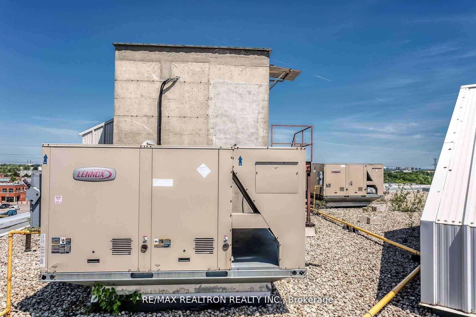 1018 Finch Avenue W 404 Property Photo 22