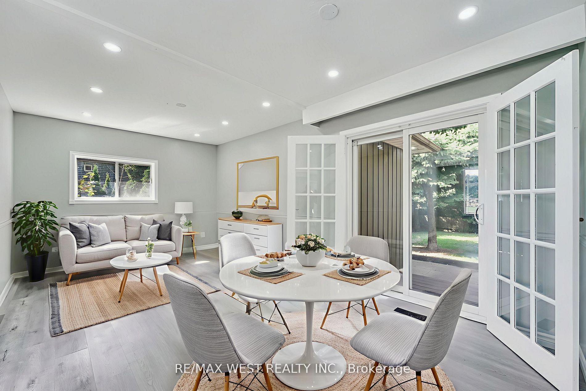 15 Lawrence Avenue Property Photo 5