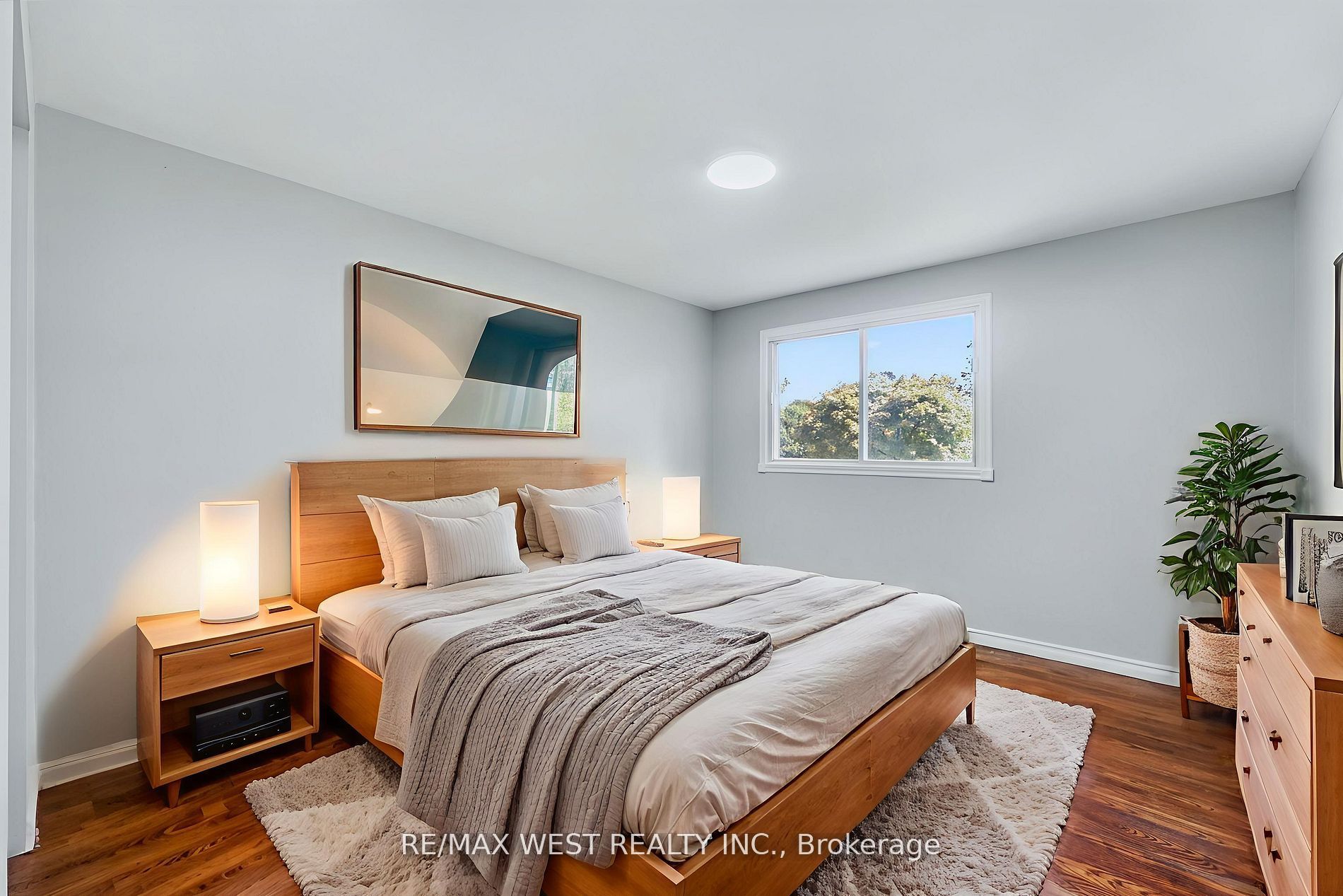 15 Lawrence Avenue Property Photo 6