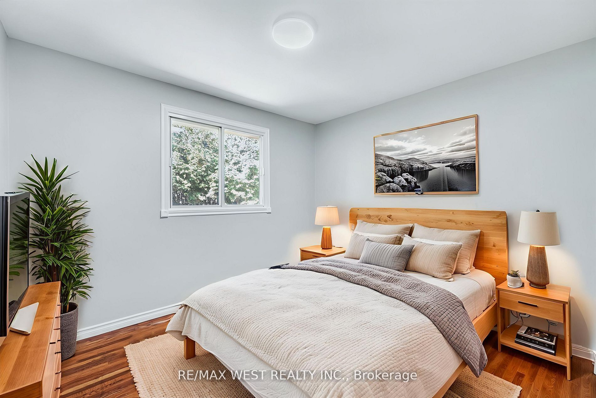 15 Lawrence Avenue Property Photo 8