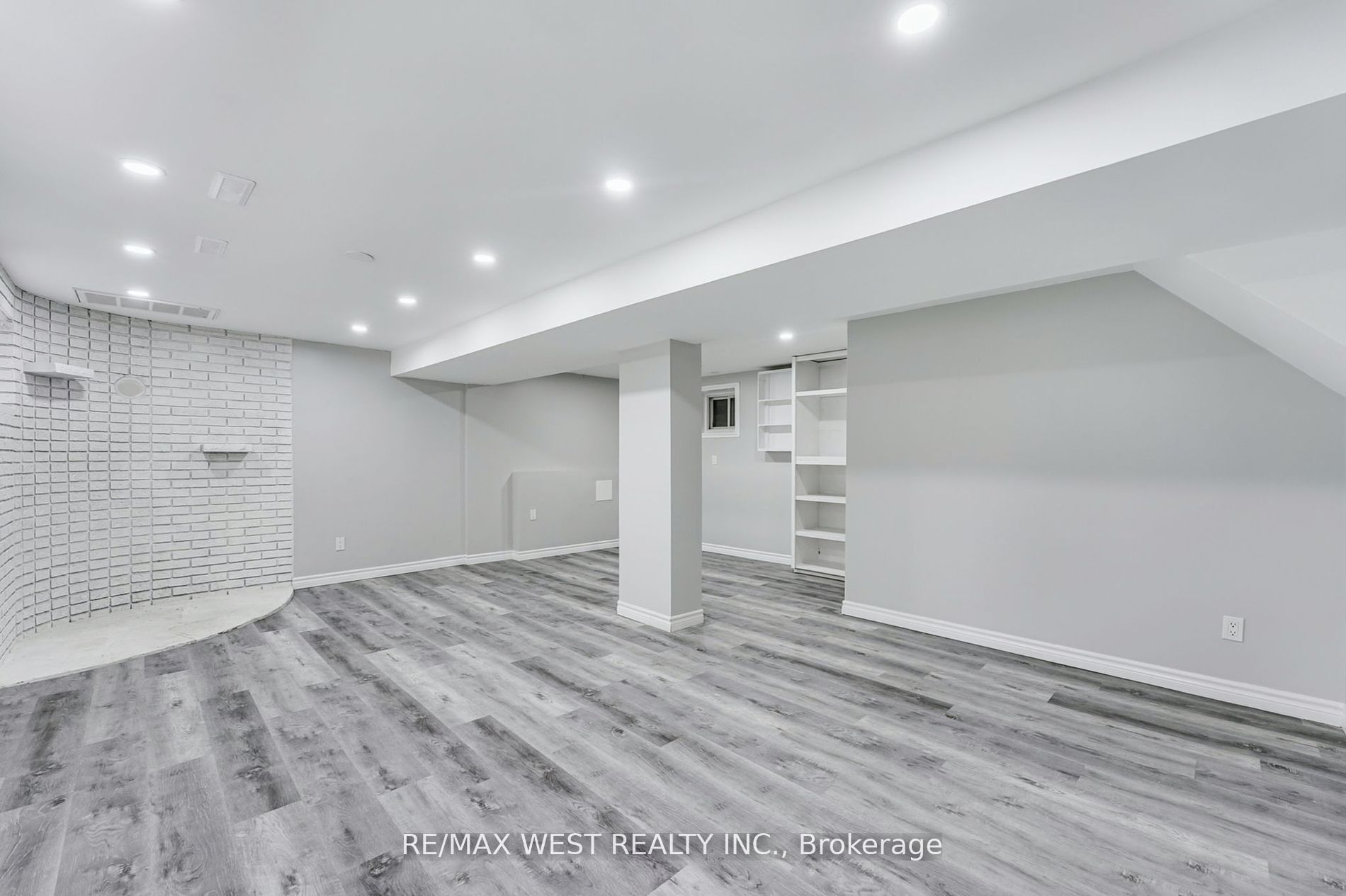 15 Lawrence Avenue Property Photo 11