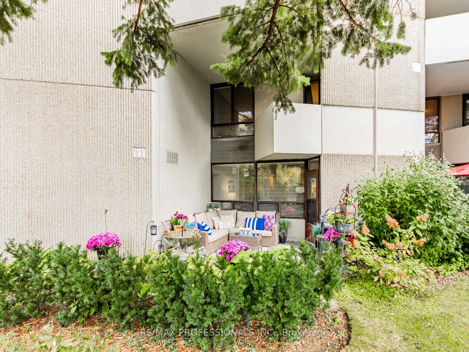 300 Mill Road G17 Property Photo 22