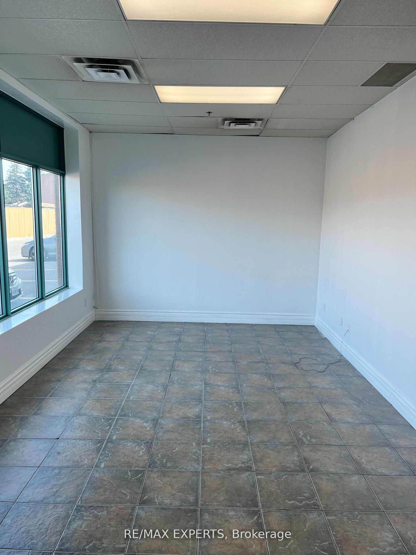 221 Deerhurst Drive 8-9 Property Photo 2