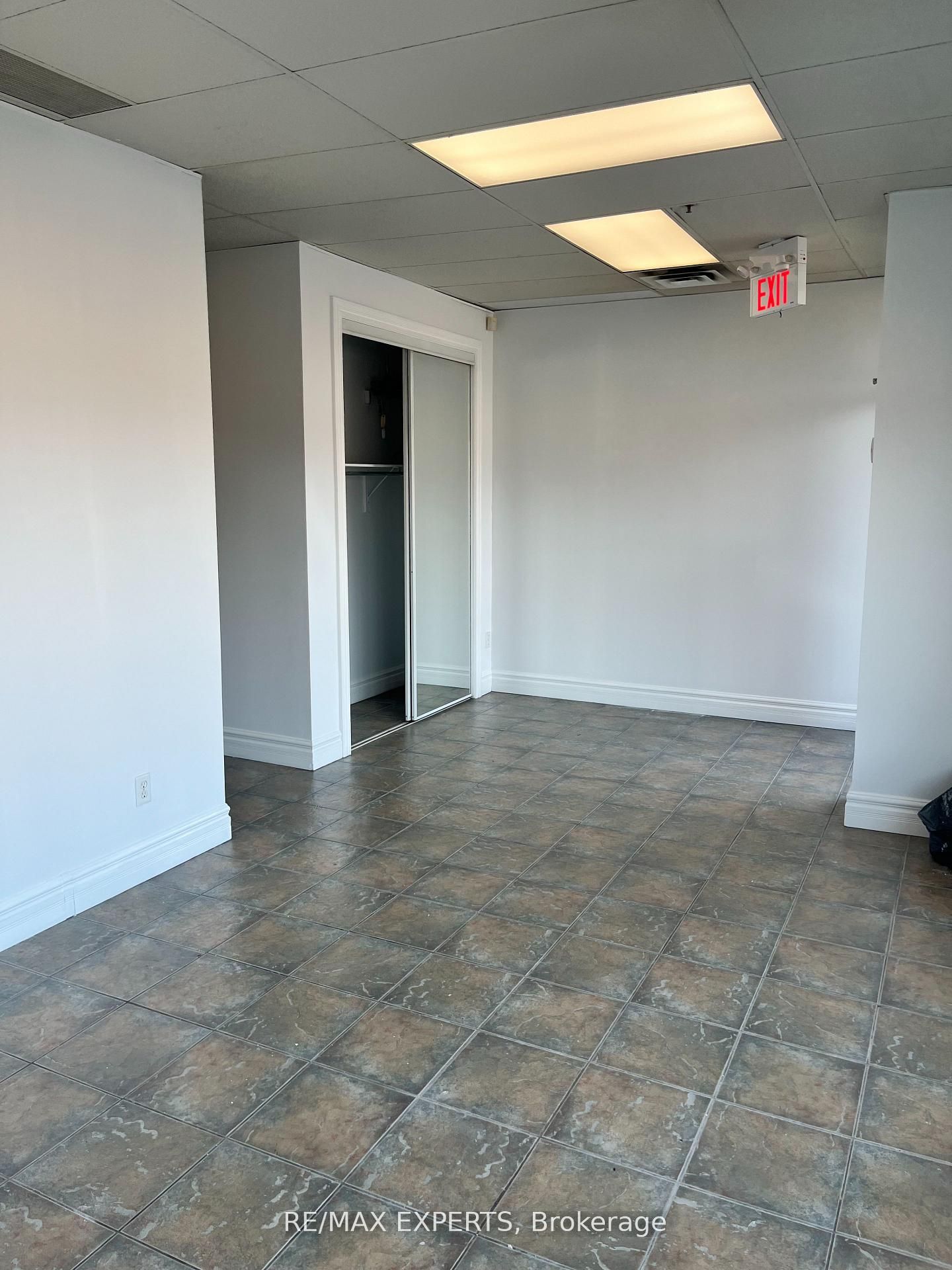 221 Deerhurst Drive 8-9 Property Photo 3