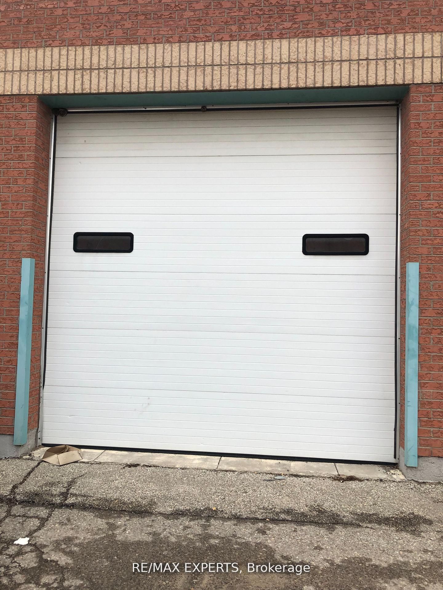 221 Deerhurst Drive 8-9 Property Photo 4