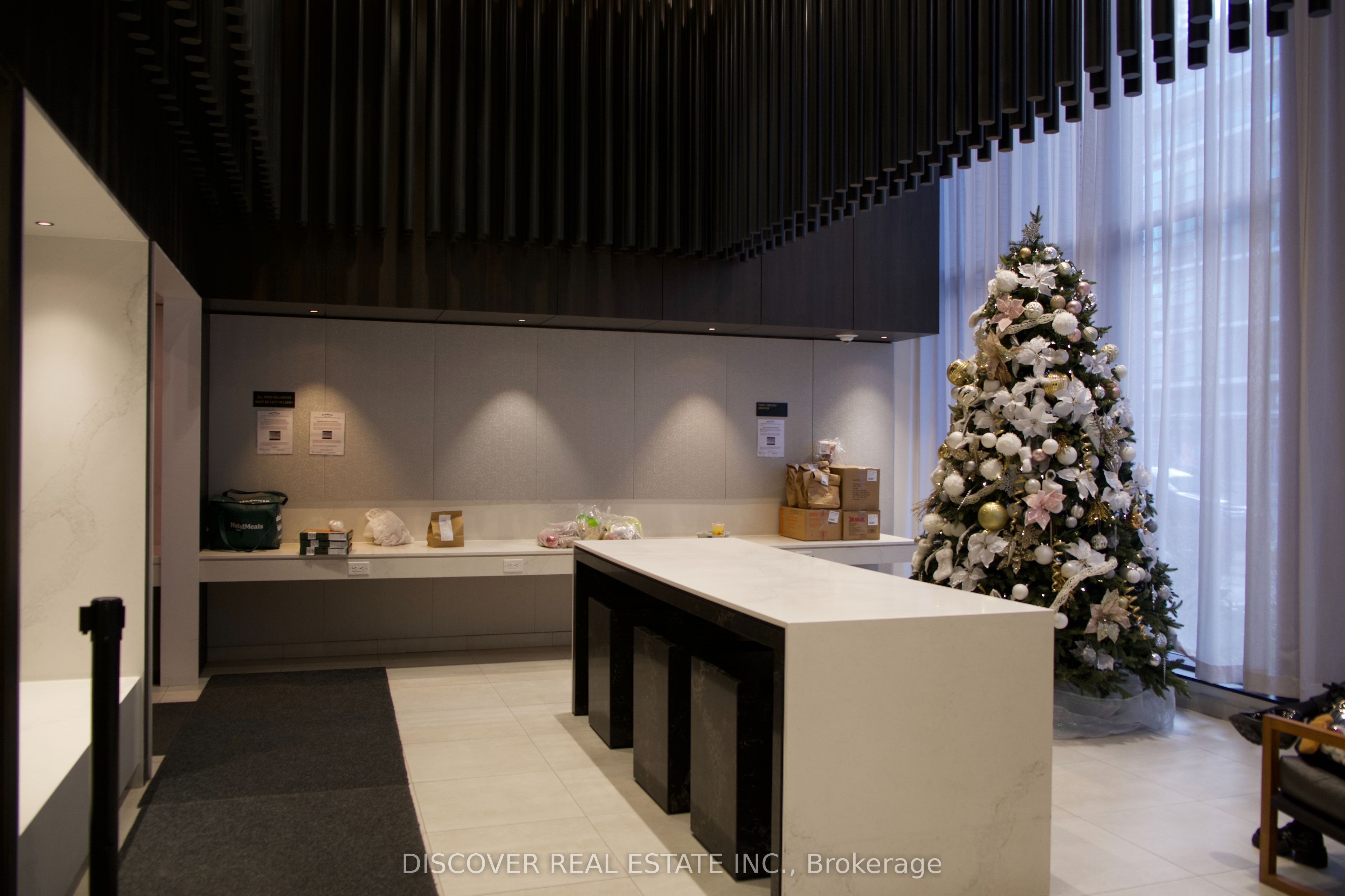 4065 Confederation Parkway 3704 Property Photo 2