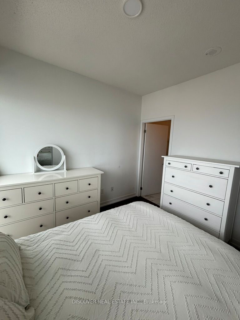 4065 Confederation Parkway 3704 Property Photo 8