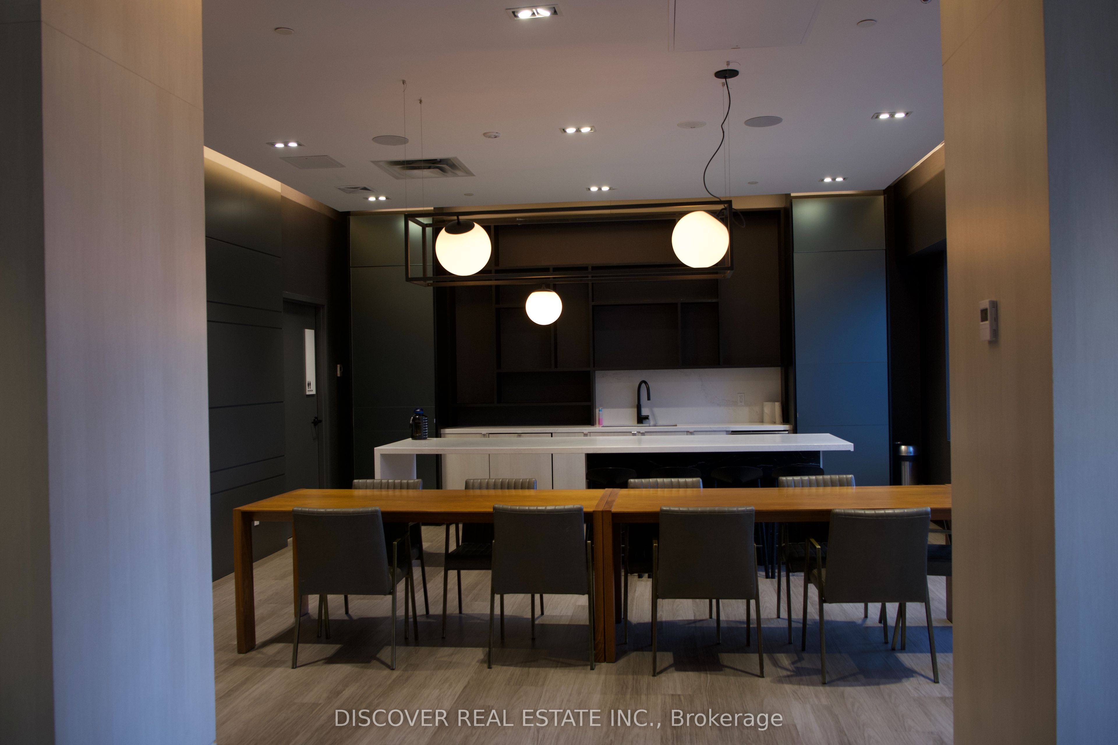 4065 Confederation Parkway 3704 Property Photo 9