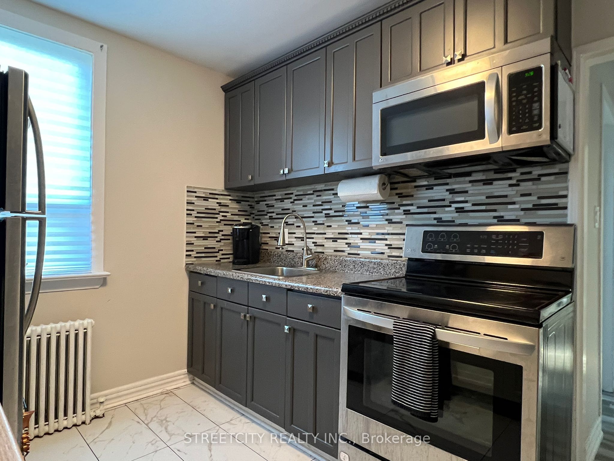 191 Broadway Street Property Photo 33