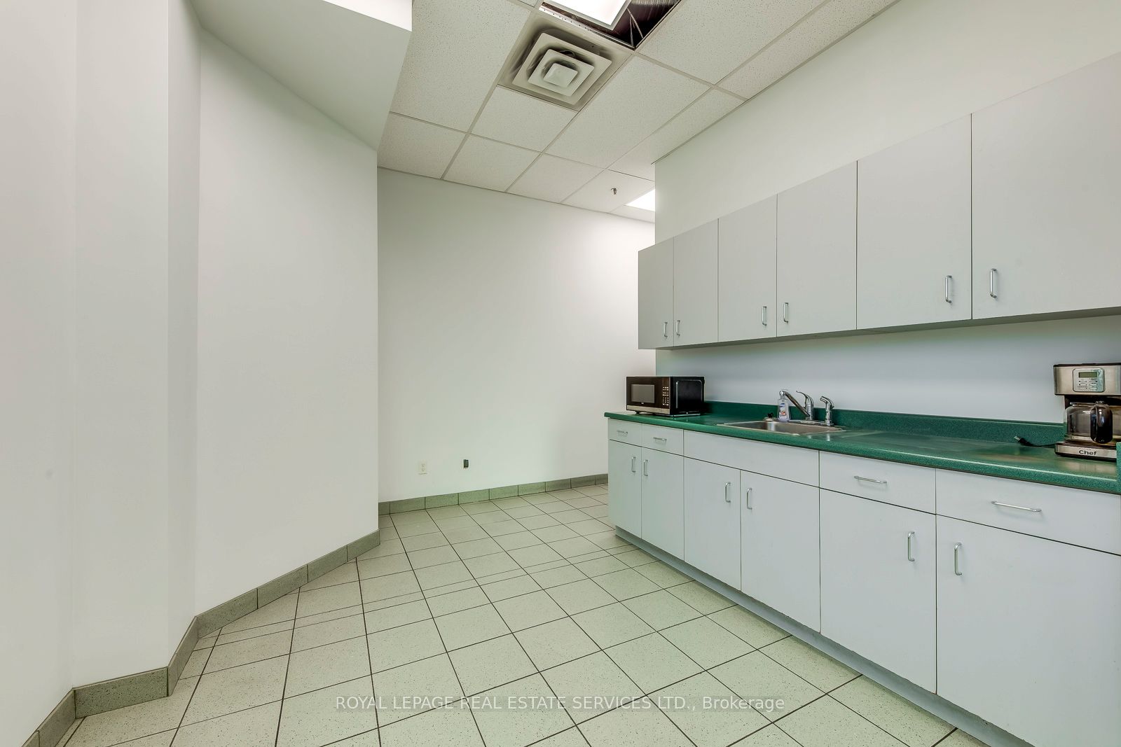 7205 Edwards Blvd Property Photo 17