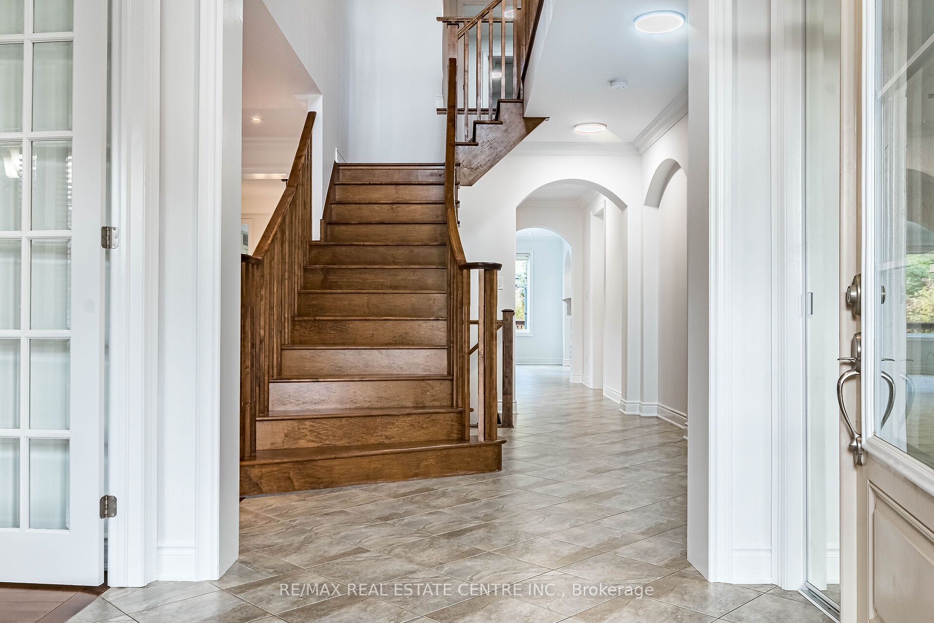 931 Syndenham Lane Property Photo 3