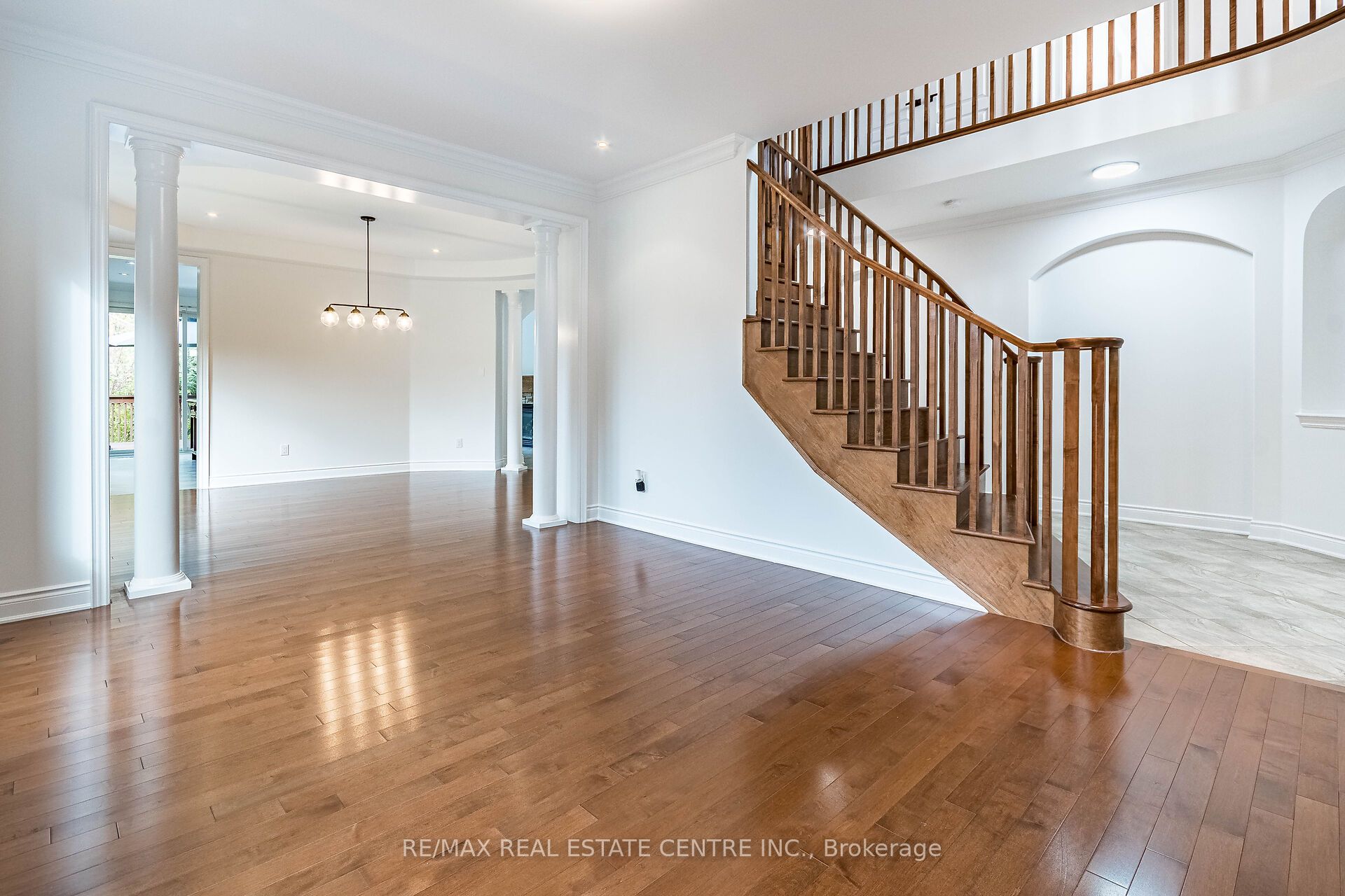 931 Syndenham Lane Property Photo 6