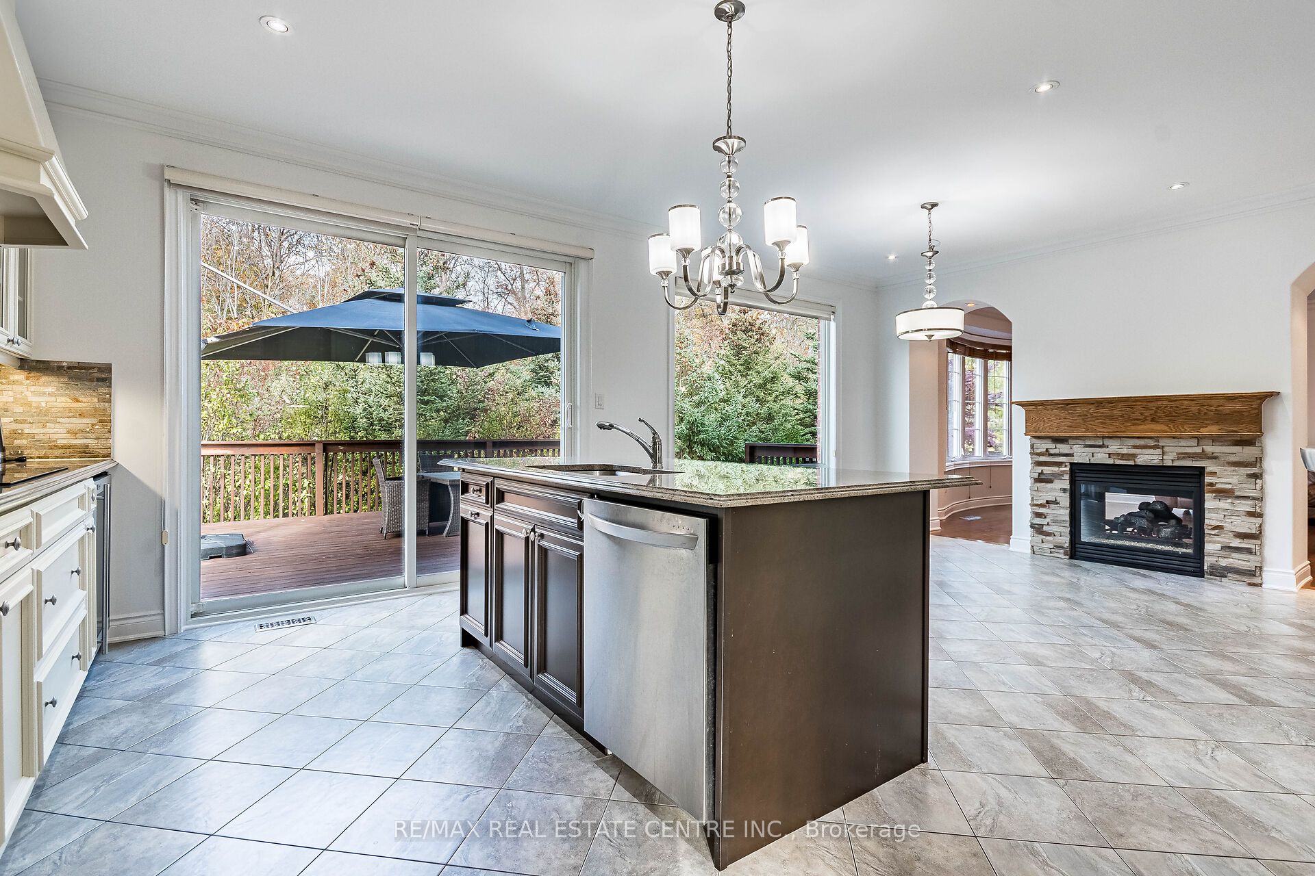 931 Syndenham Lane Property Photo 9