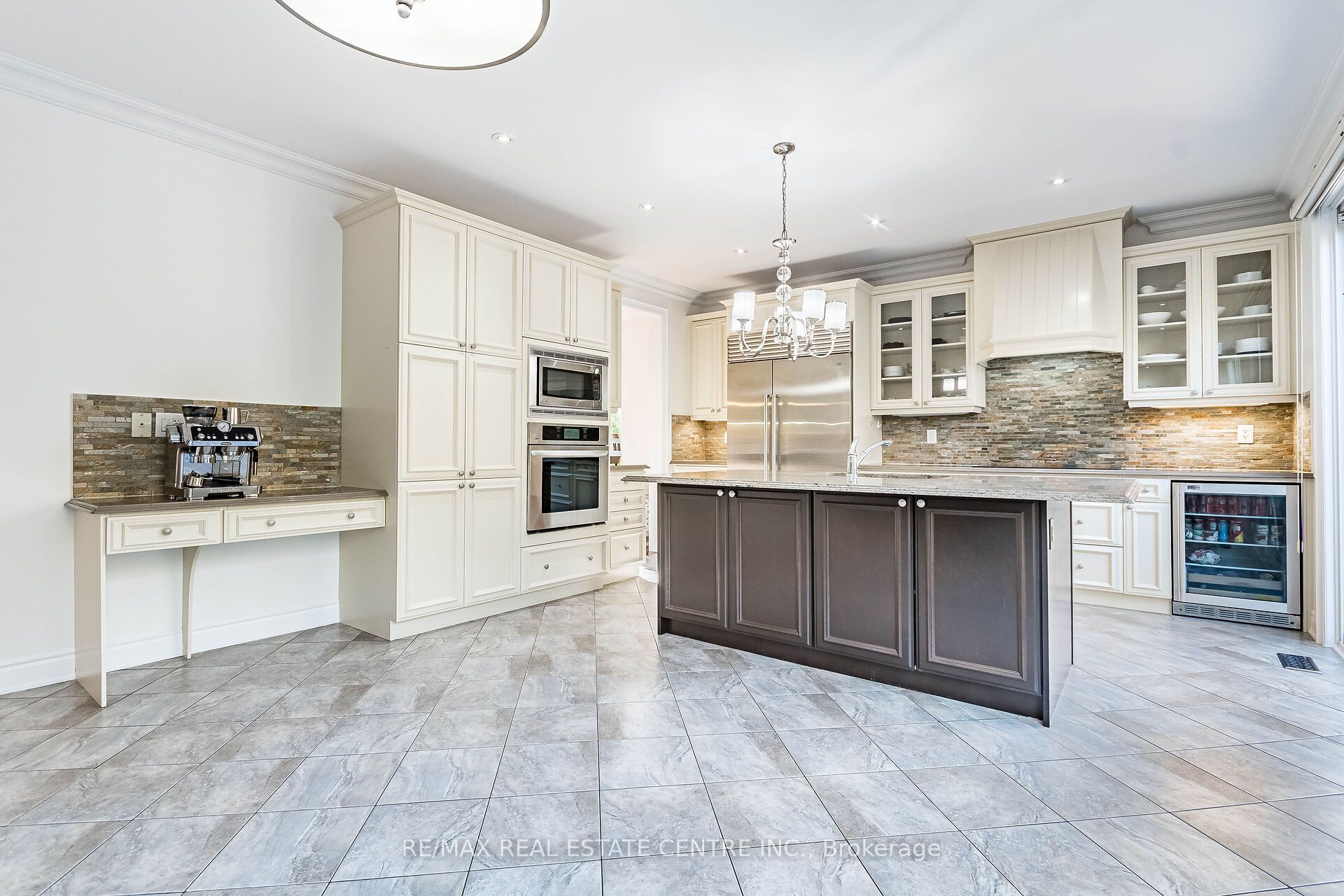 931 Syndenham Lane Property Photo 10